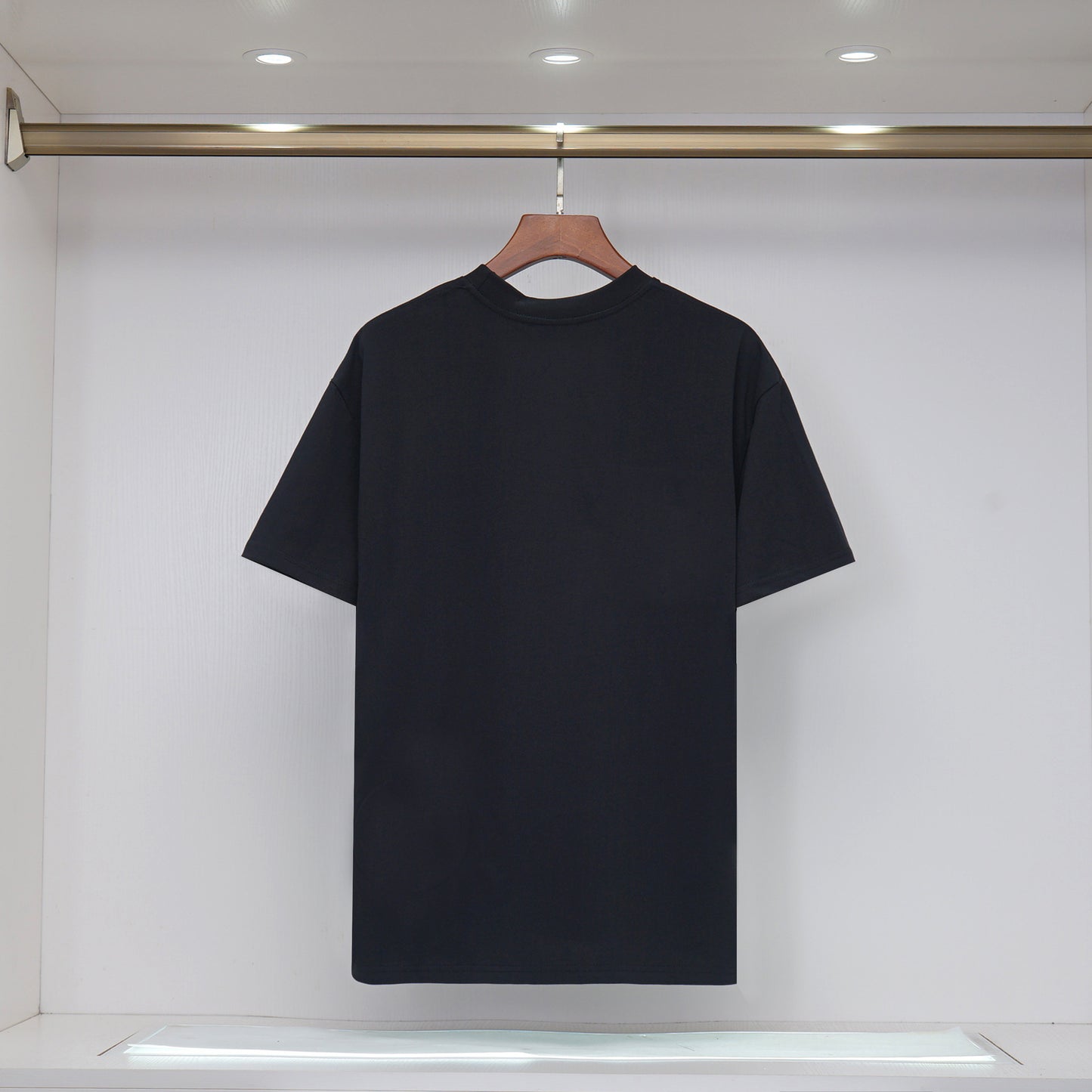 Sophisticated Dolce & Gabbana Black/White T - Shirt With Iconic Branding For Fashion Connoisseurs