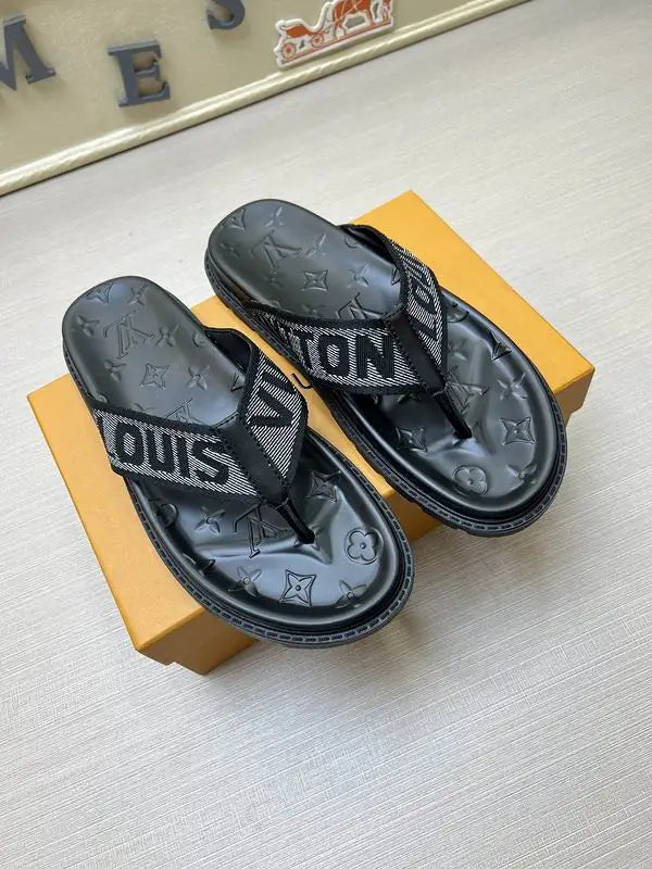 Louis Vuitton Men's Logo Print Flip Flops For Casual Luxury Footwear