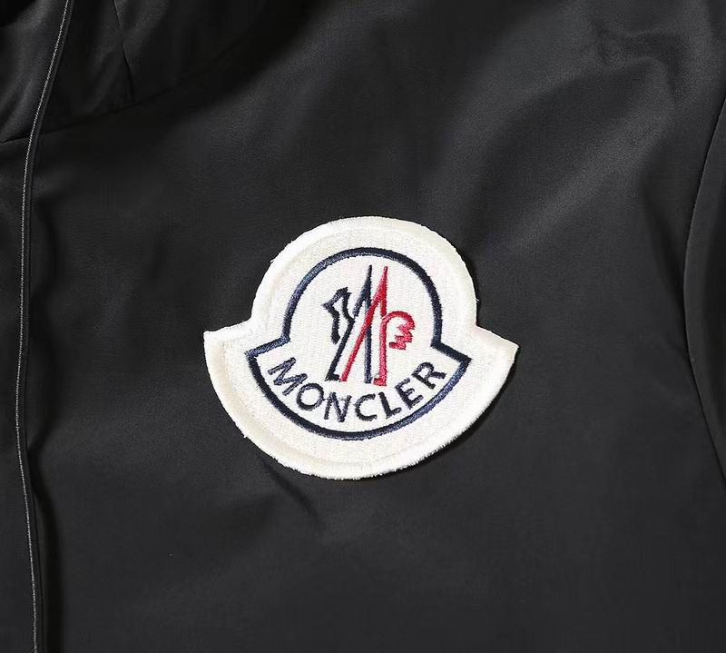 Moncler Men's Hooded Jacket With Striped Design And Logo