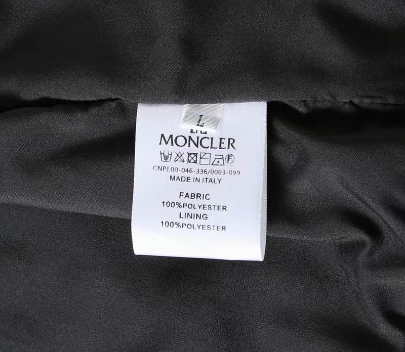 Moncler Men's Hooded Jacket With Striped Design And Logo