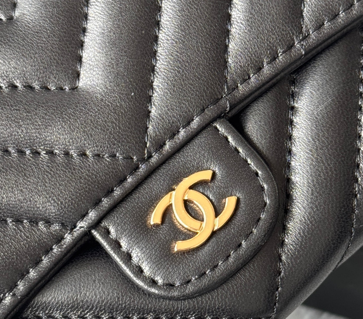 Chanel Black Chevron - Quilted Leather Long Wallet With Gold - Tone CC Logo 80758