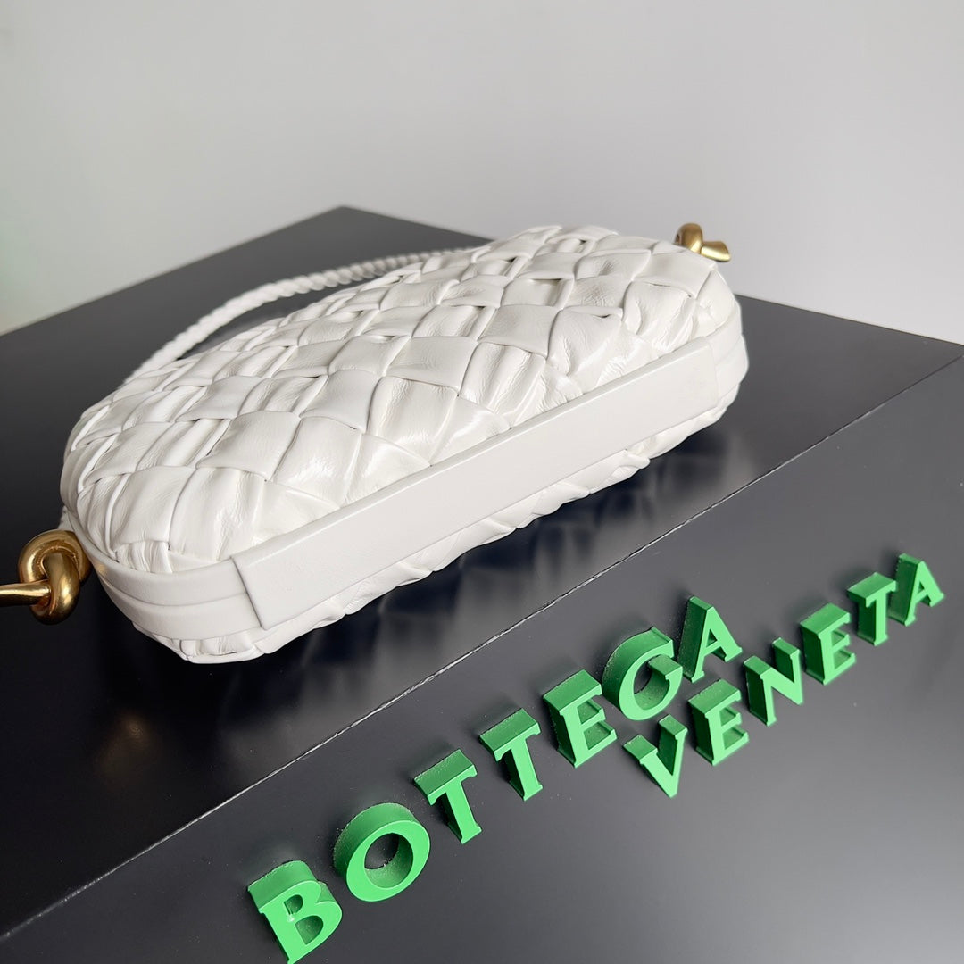 Bottega Veneta White Woven Leather Shoulder Bag With Braided Strap And Gold Hardware BV717623