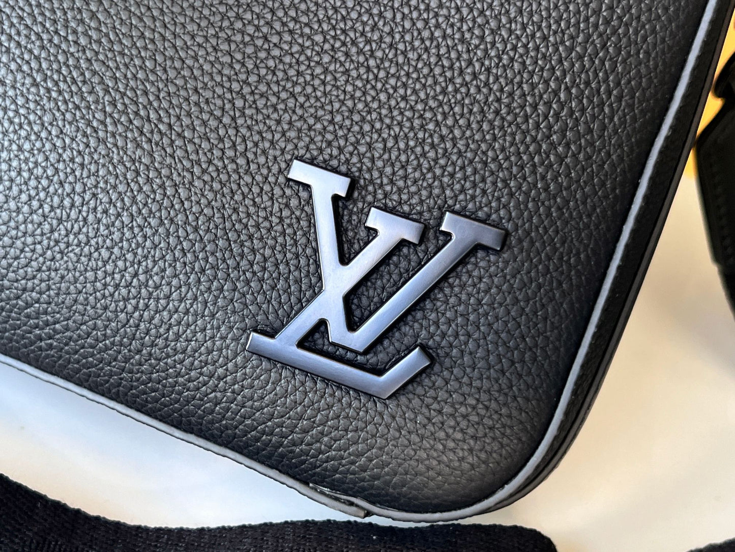 Stylish Louis Vuitton Black Leather Briefcase With Orange Accent For Professional Elegance M23778