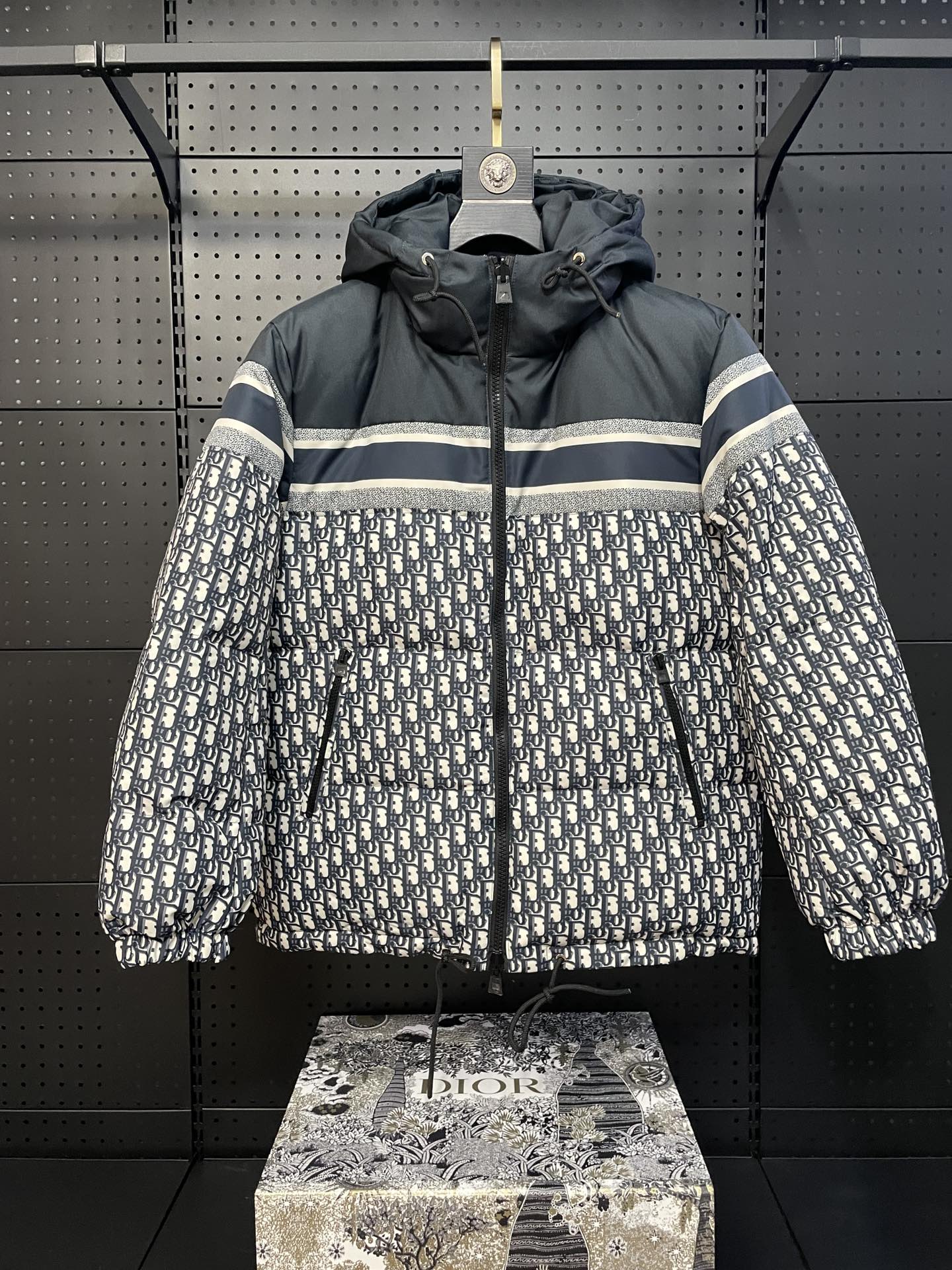 Chic Dior Monogram Puffer Jacket For Cold - Weather Fashion