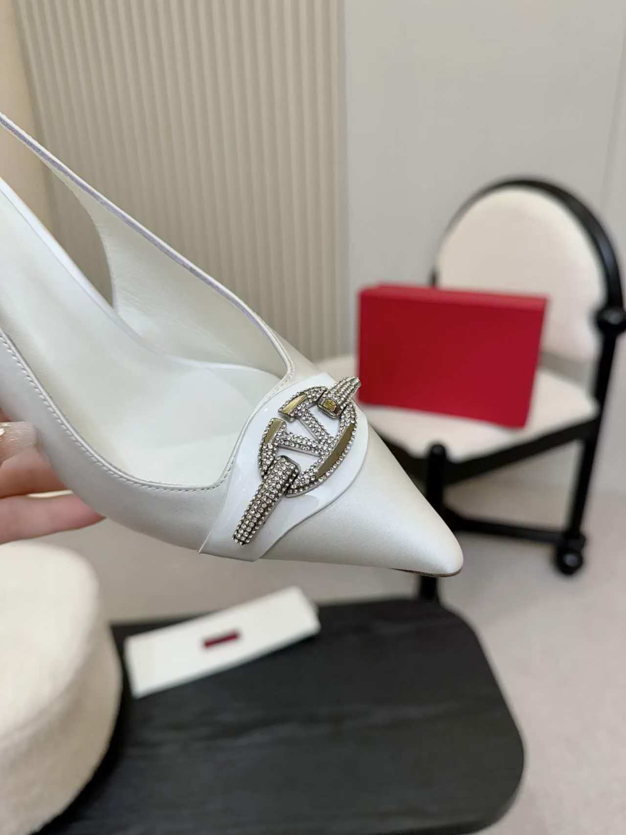 Valentino Women's Pointed Toe Bow High Heels Luxury Patent Leather Pumps