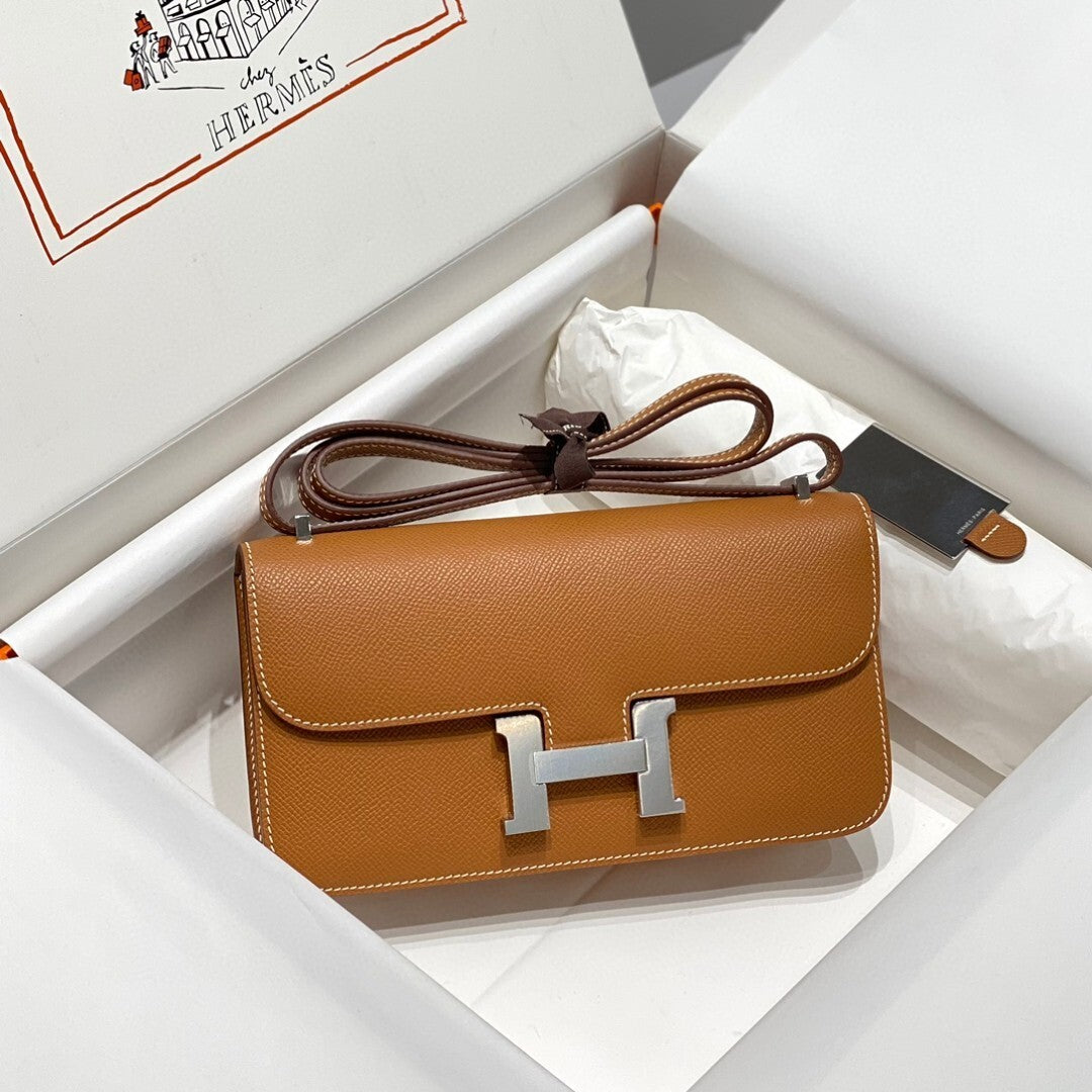 Sophisticated Hermès - Style Black Leather Crossbody Bag with Gold H Buckle p66