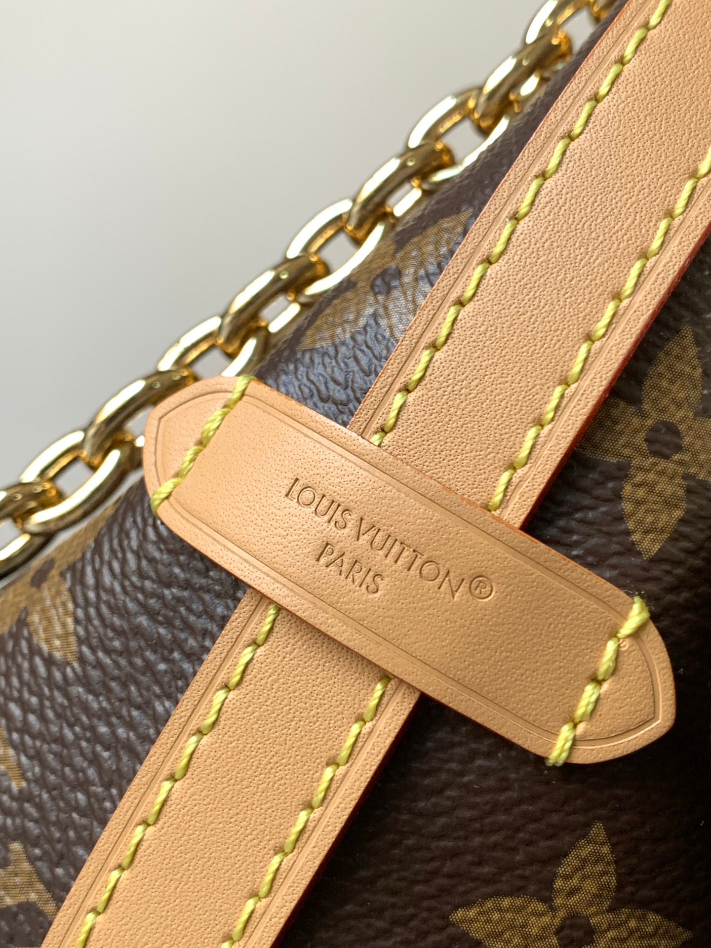 High Quality Louis Vuitton Handbag with Classic Monogram Pattern and Chain Strap