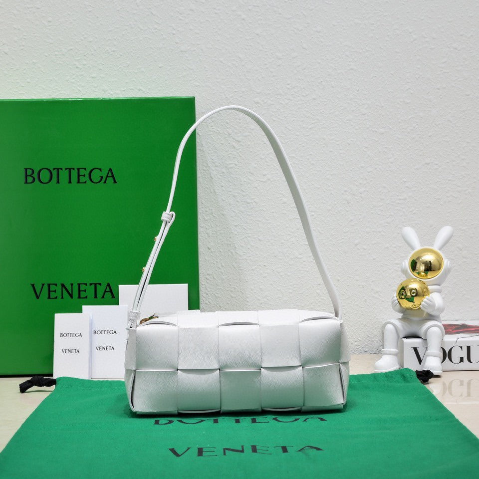 Elegant Bottega Veneta Woven Leather Shoulder Bag For Timeless Fashion Statements Product Code:9305