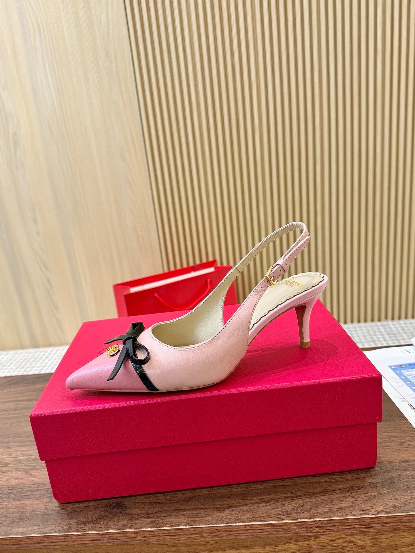 Valentino Women's Pointed Toe Bow High Heels Luxury Patent Leather Pumps