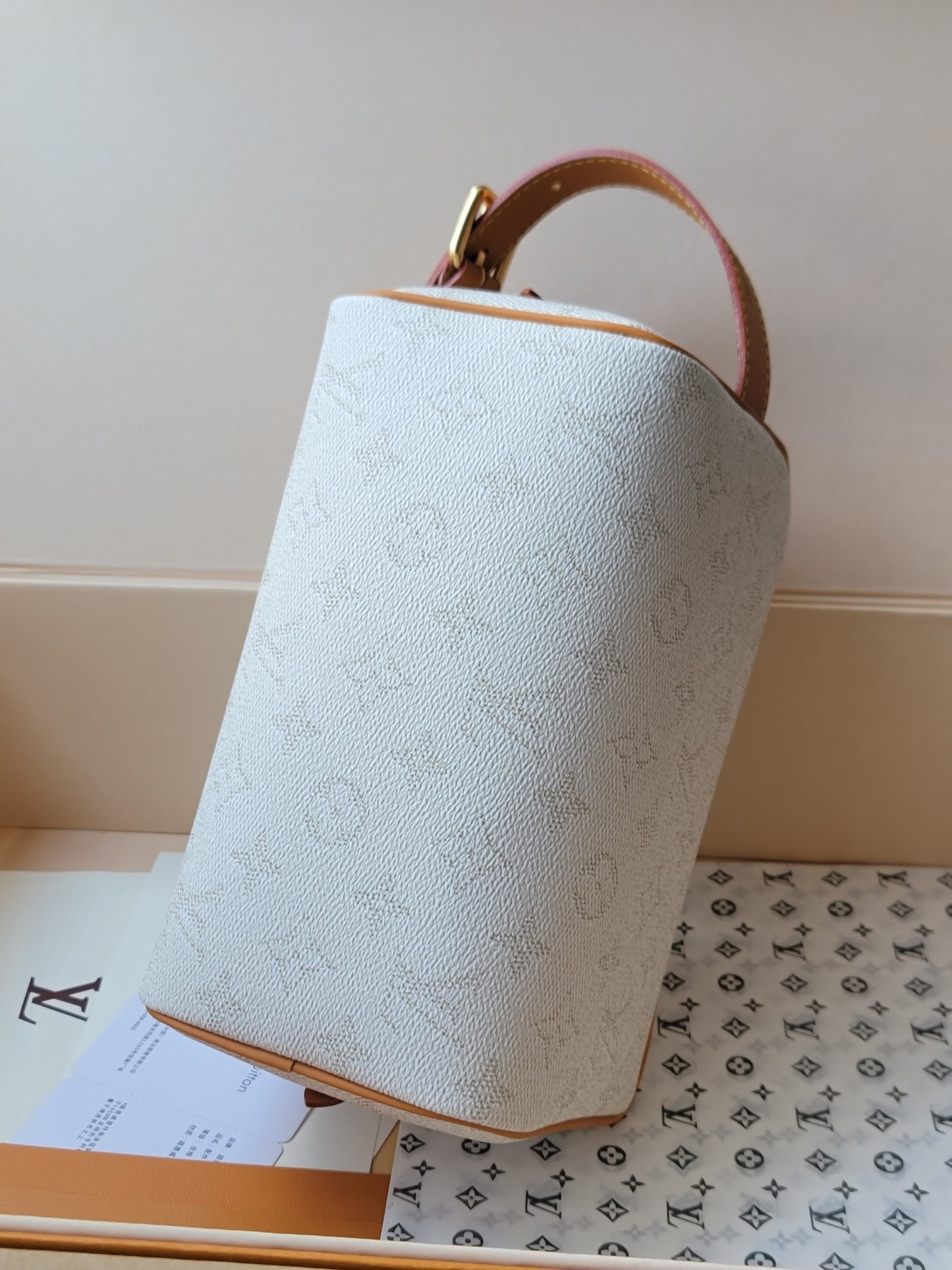 Elegant Louis Vuitton Vanity Case in Monogram Canvas for Luxury Lovers