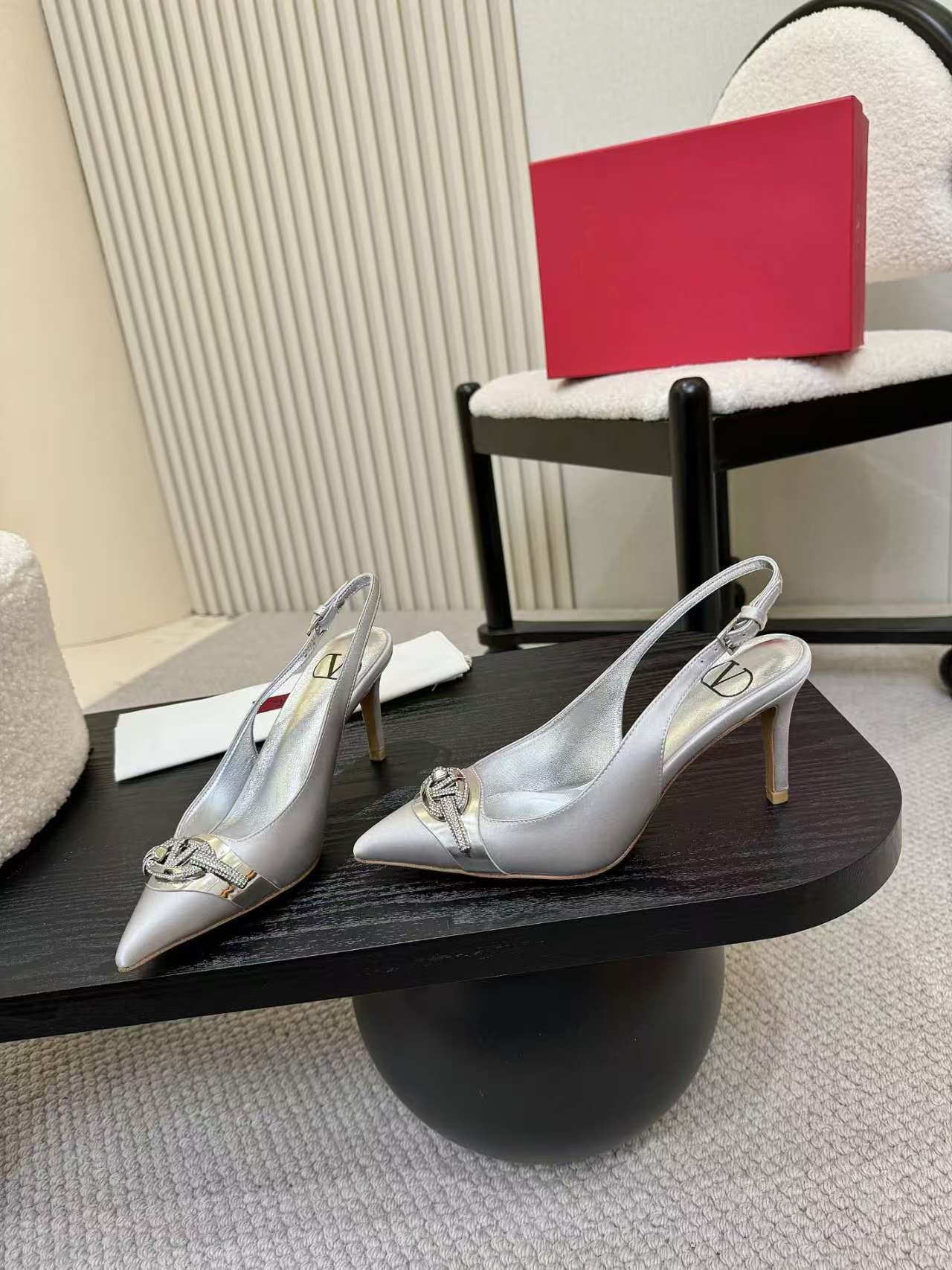 Valentino Women's Pointed Toe Bow High Heels Luxury Patent Leather Pumps