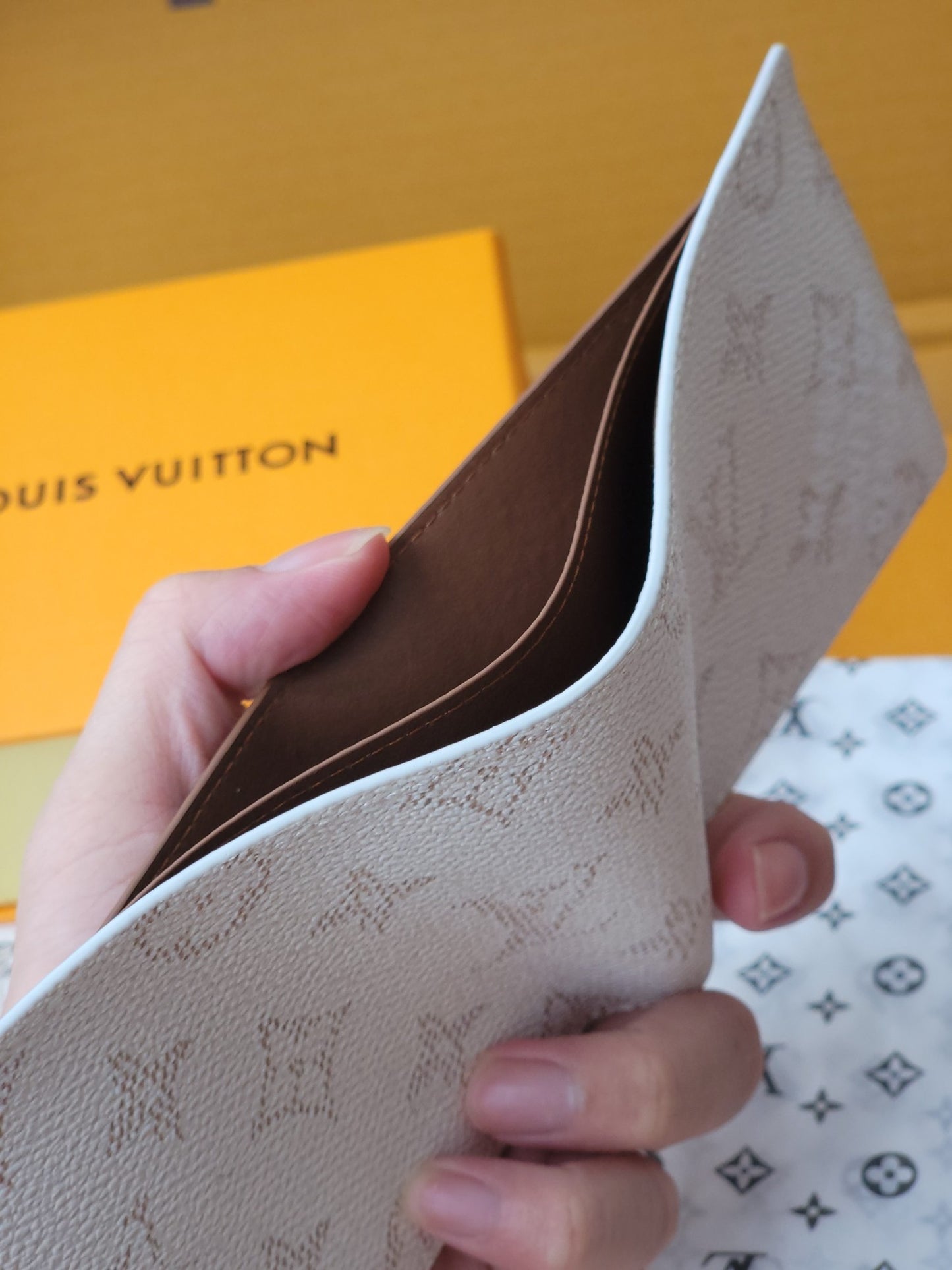 Stylish Louis Vuitton White Monogram Wallet For Timeless Luxury And Daily Use M14691