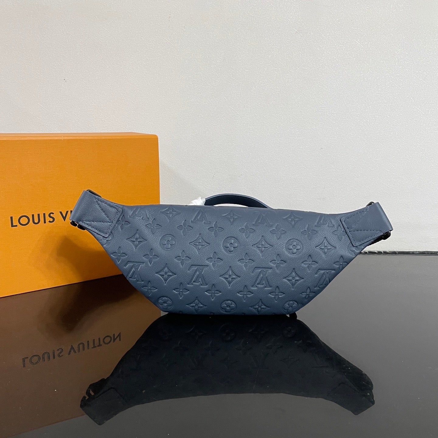 High Quality Louis Vuitton Embossed Leather Bumbag Stylish Design Luxury Fashion Bag
