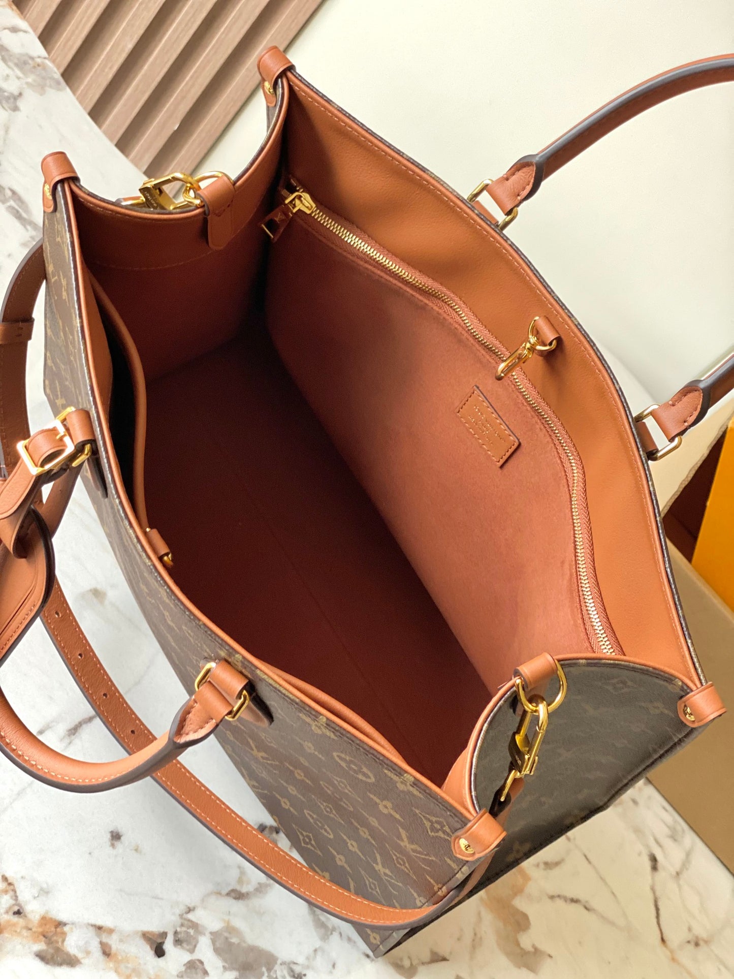 Elegant Louis Vuitton Monogram Canvas Handbag With Leather Accents For Sophisticated Style