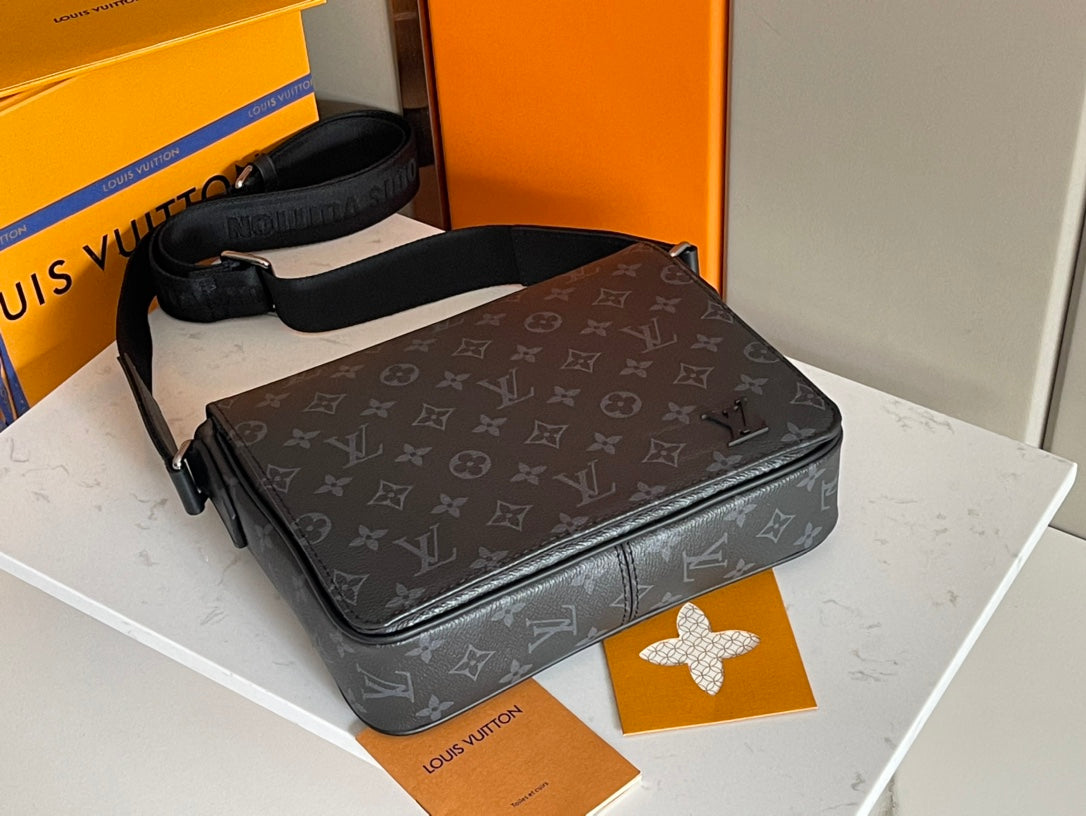Chic Louis Vuitton Monogram Canvas Messenger Bag for Fashion - Forward Daily Looks M46255