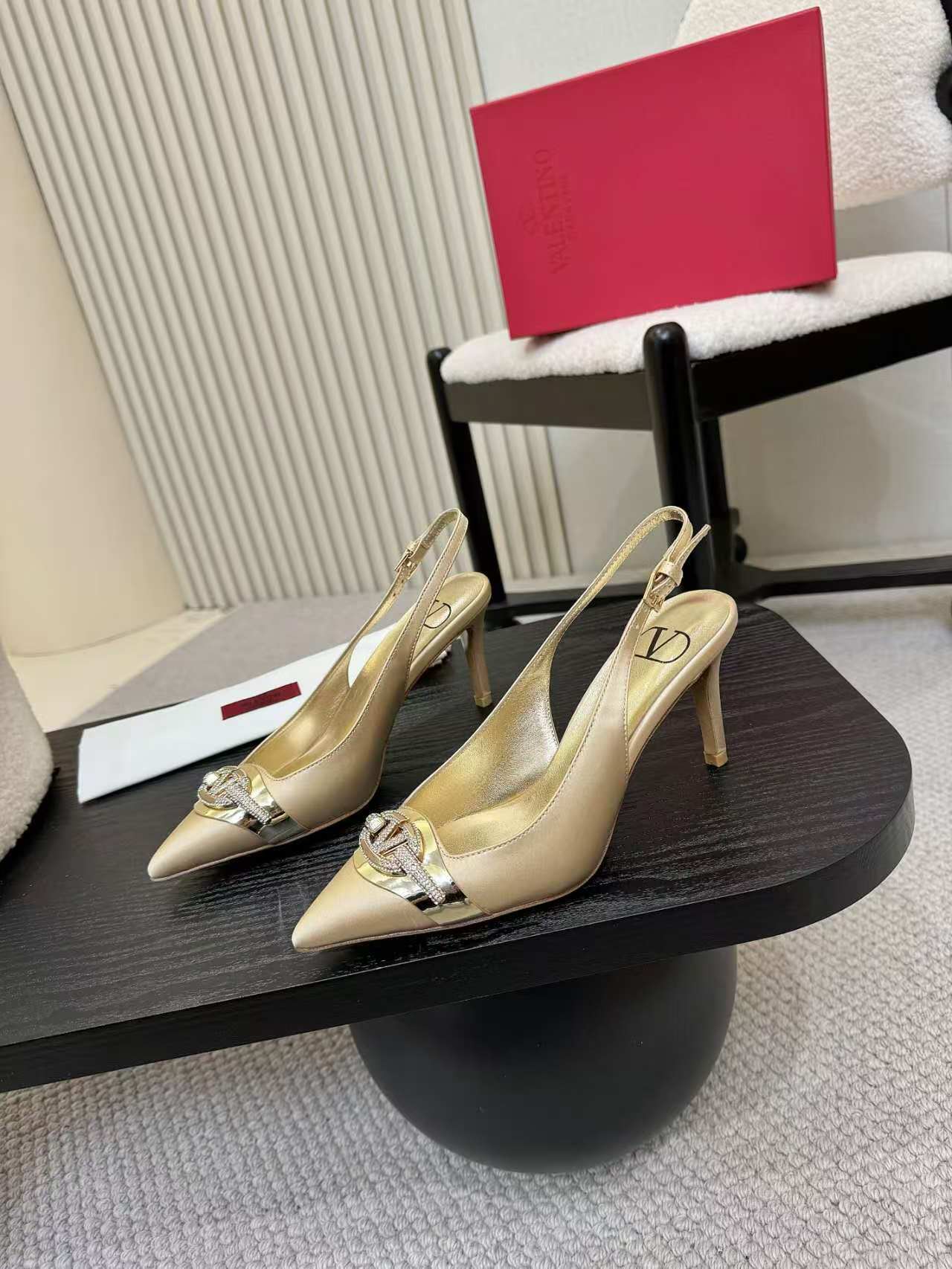Valentino Women's Pointed Toe Bow High Heels Luxury Patent Leather Pumps