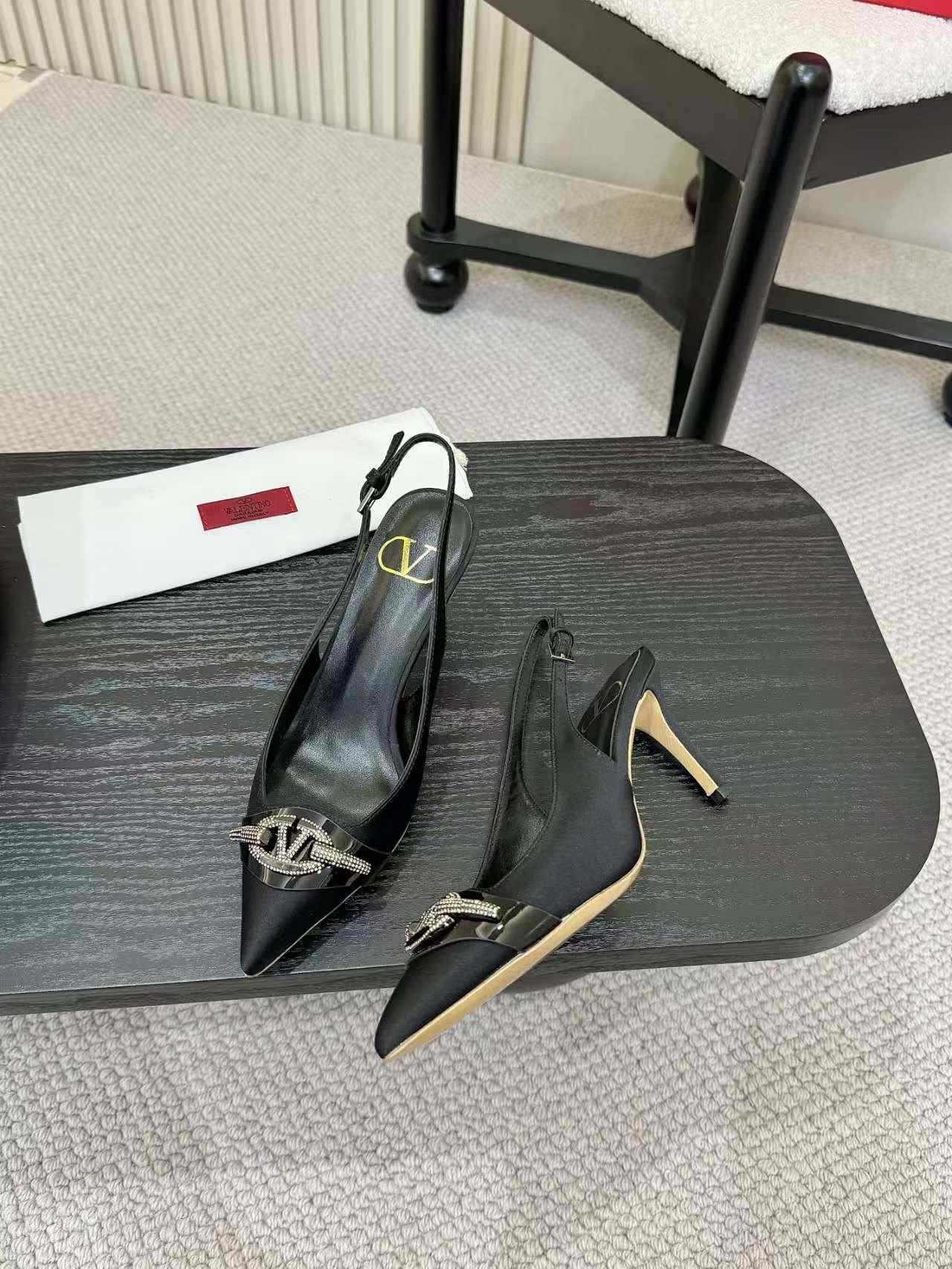 Valentino Women's Pointed Toe Bow High Heels Luxury Patent Leather Pumps