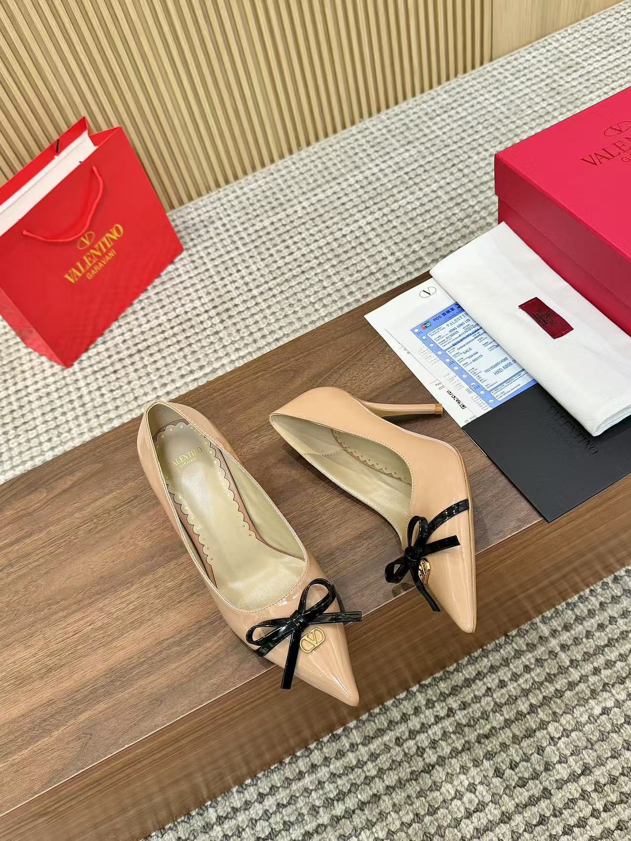 Valentino Women's Pointed Toe Bow High Heels Luxury Patent Leather Pumps