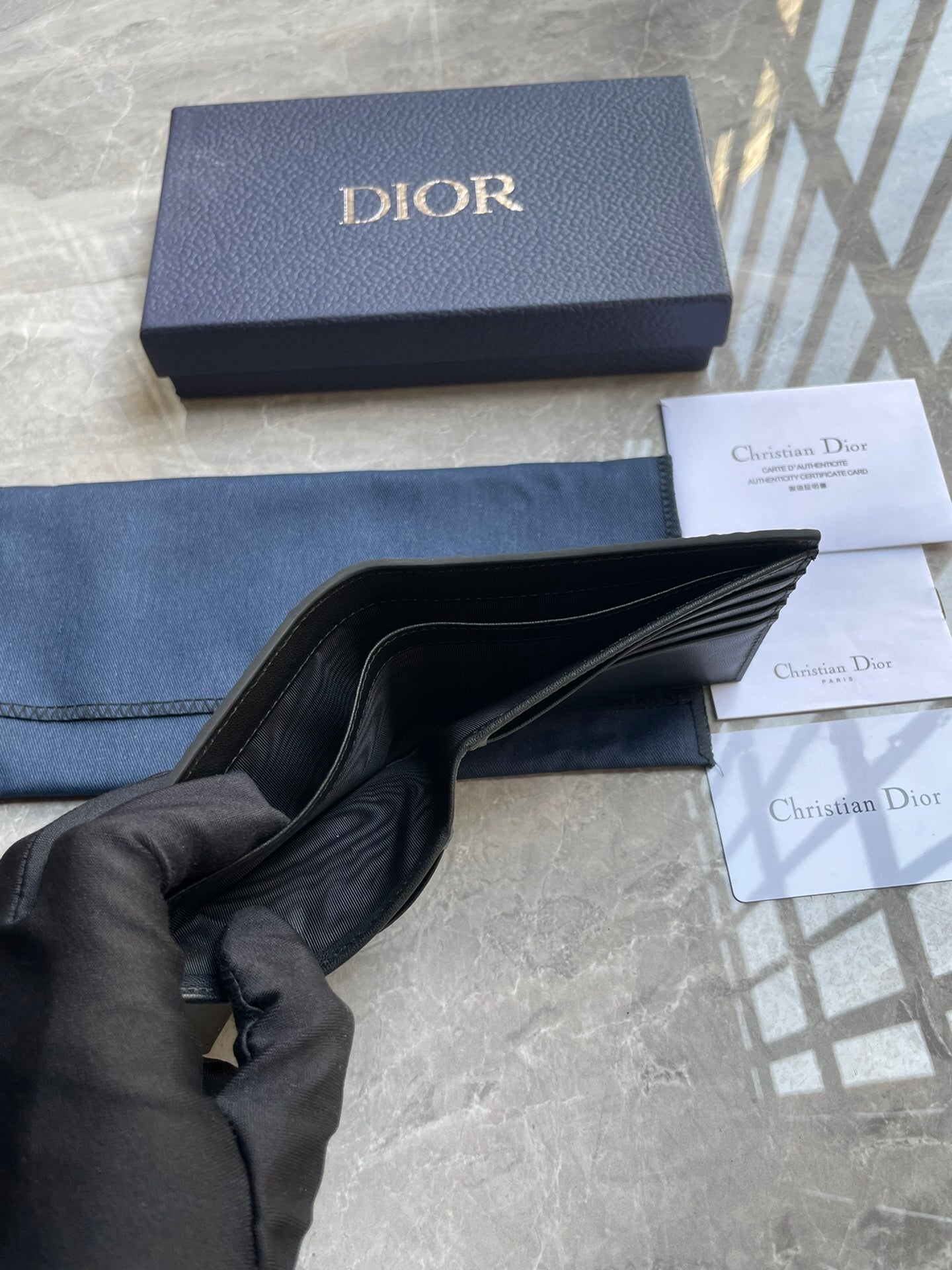 Sophisticated Dior Men's Wallet With Embossed Monogram And Premium Leather 2ESBH027FLG H00N