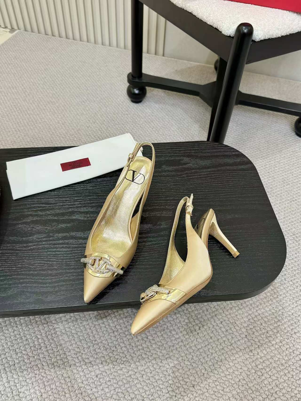 Valentino Women's Pointed Toe Bow High Heels Luxury Patent Leather Pumps