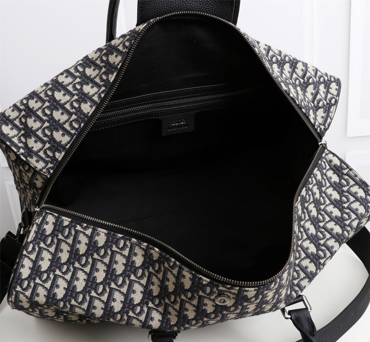 Luxury Dior Travel Duffel Bag With Signature Monogram And Functional Strap 1ADDU115YKY_H27E