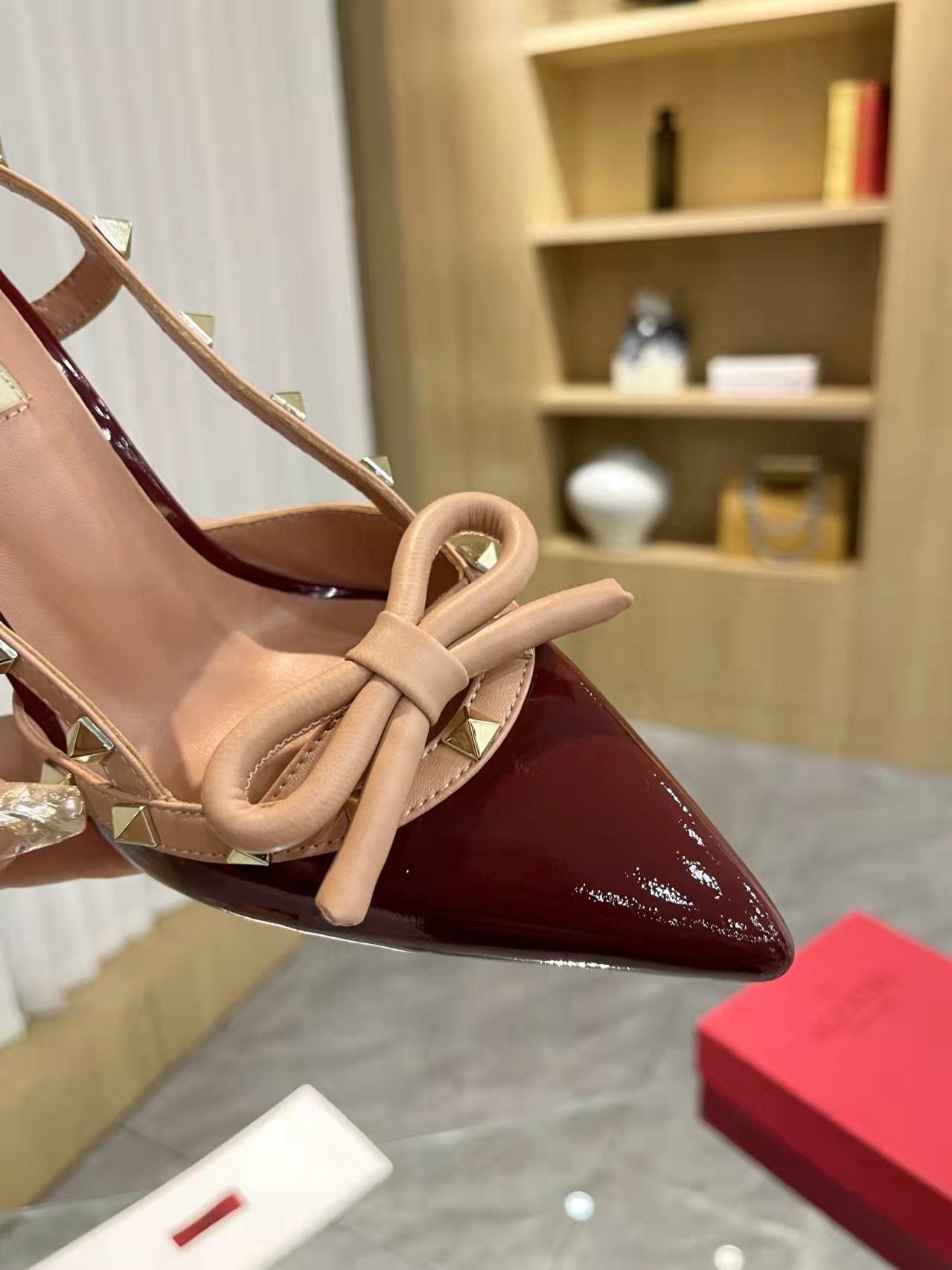 Valentino Women's Pointed Toe Bow High Heels Luxury Patent Leather Pumps