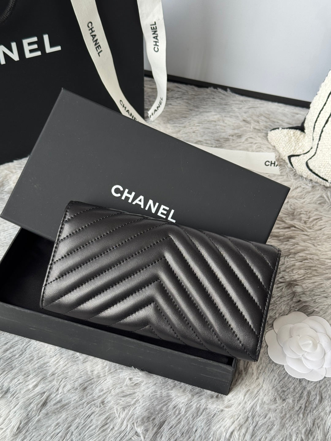 Chanel Black Chevron - Quilted Leather Long Wallet With Gold - Tone CC Logo 80758