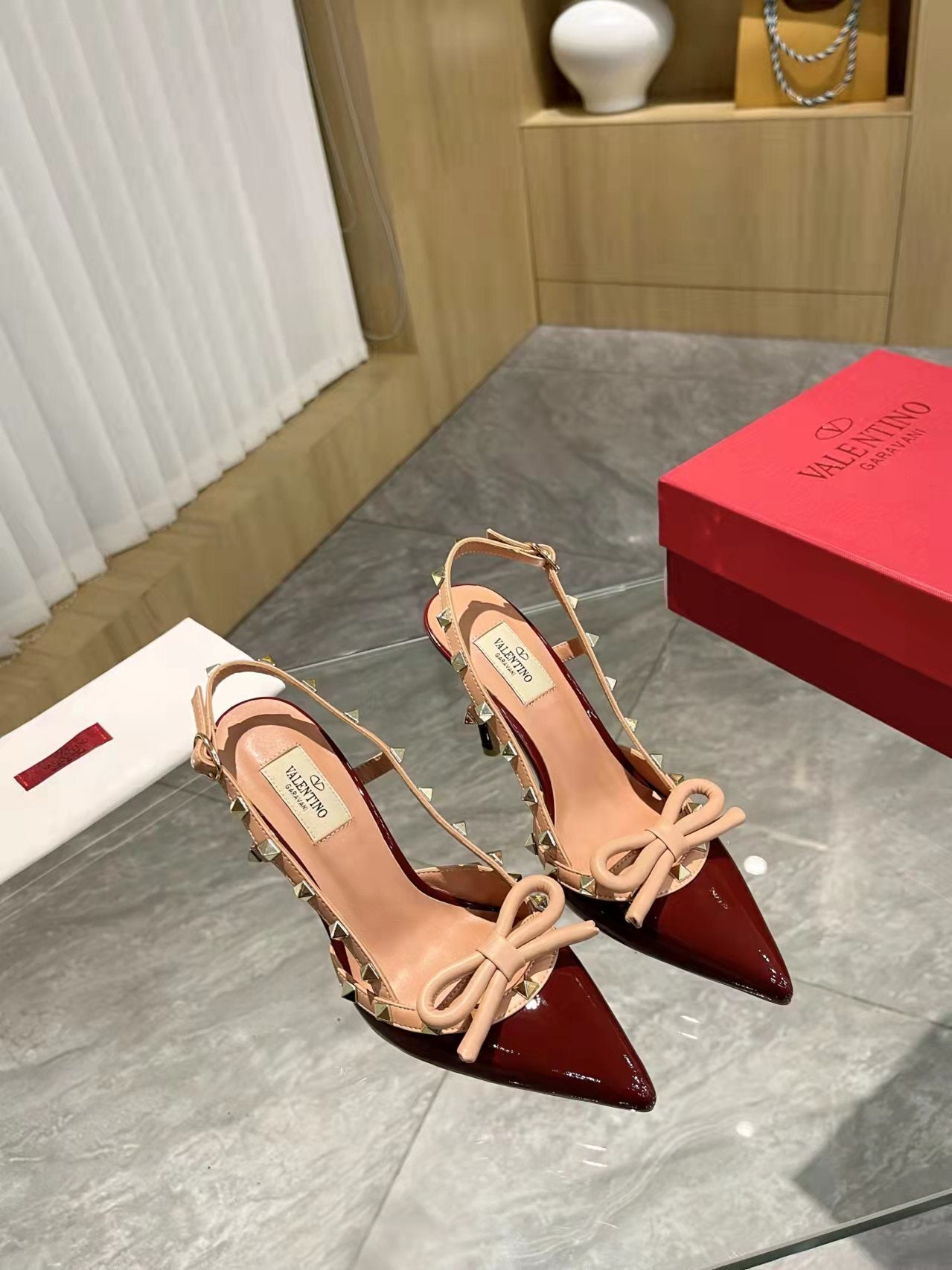 Valentino Women's Pointed Toe Bow High Heels Luxury Patent Leather Pumps