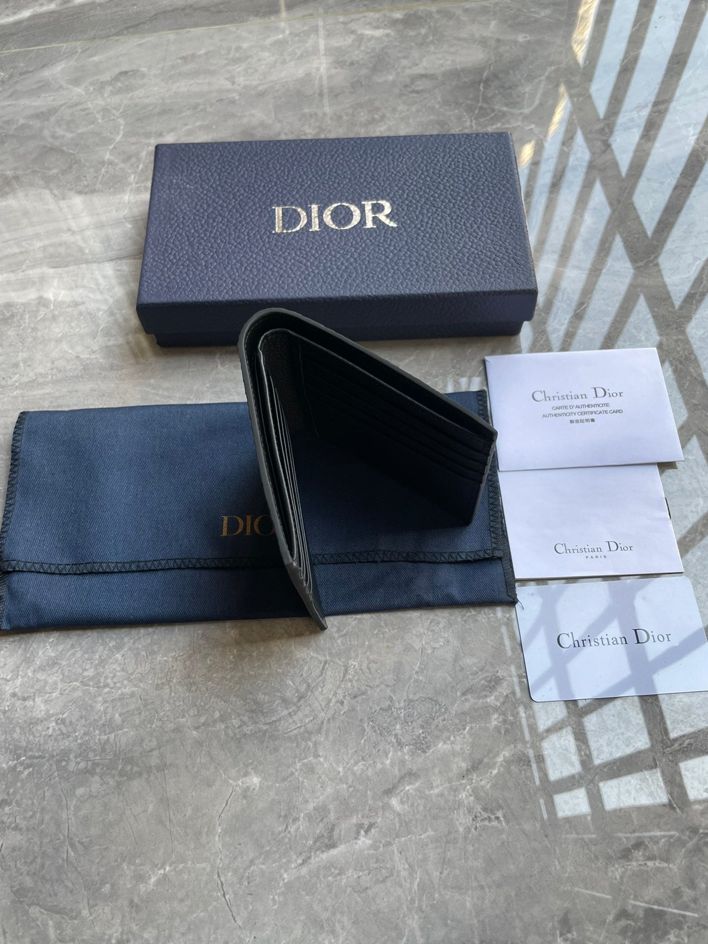 Sophisticated Dior Men's Wallet With Embossed Monogram And Premium Leather 2ESBH027FLG H00N