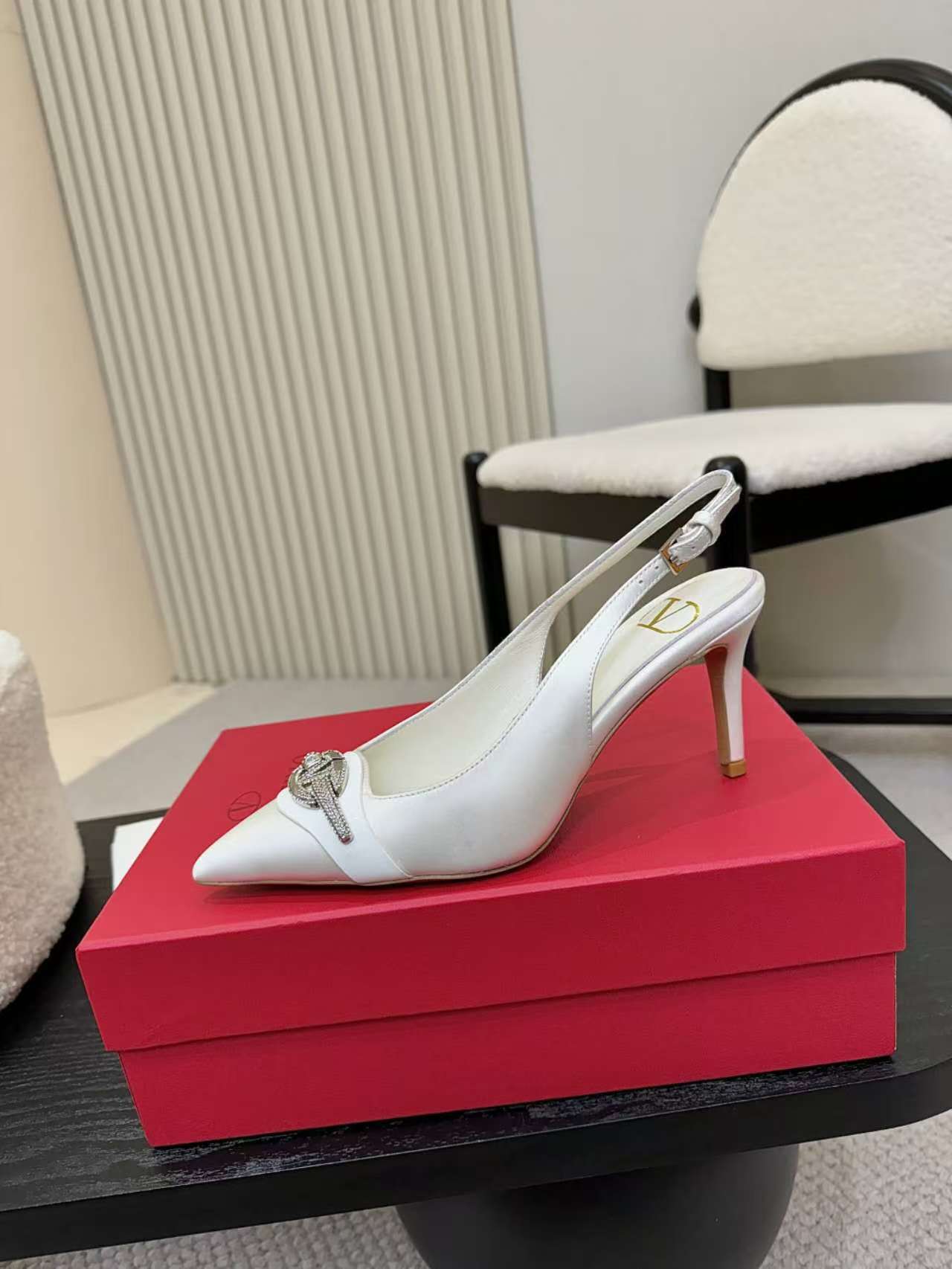Valentino Women's Pointed Toe Bow High Heels Luxury Patent Leather Pumps