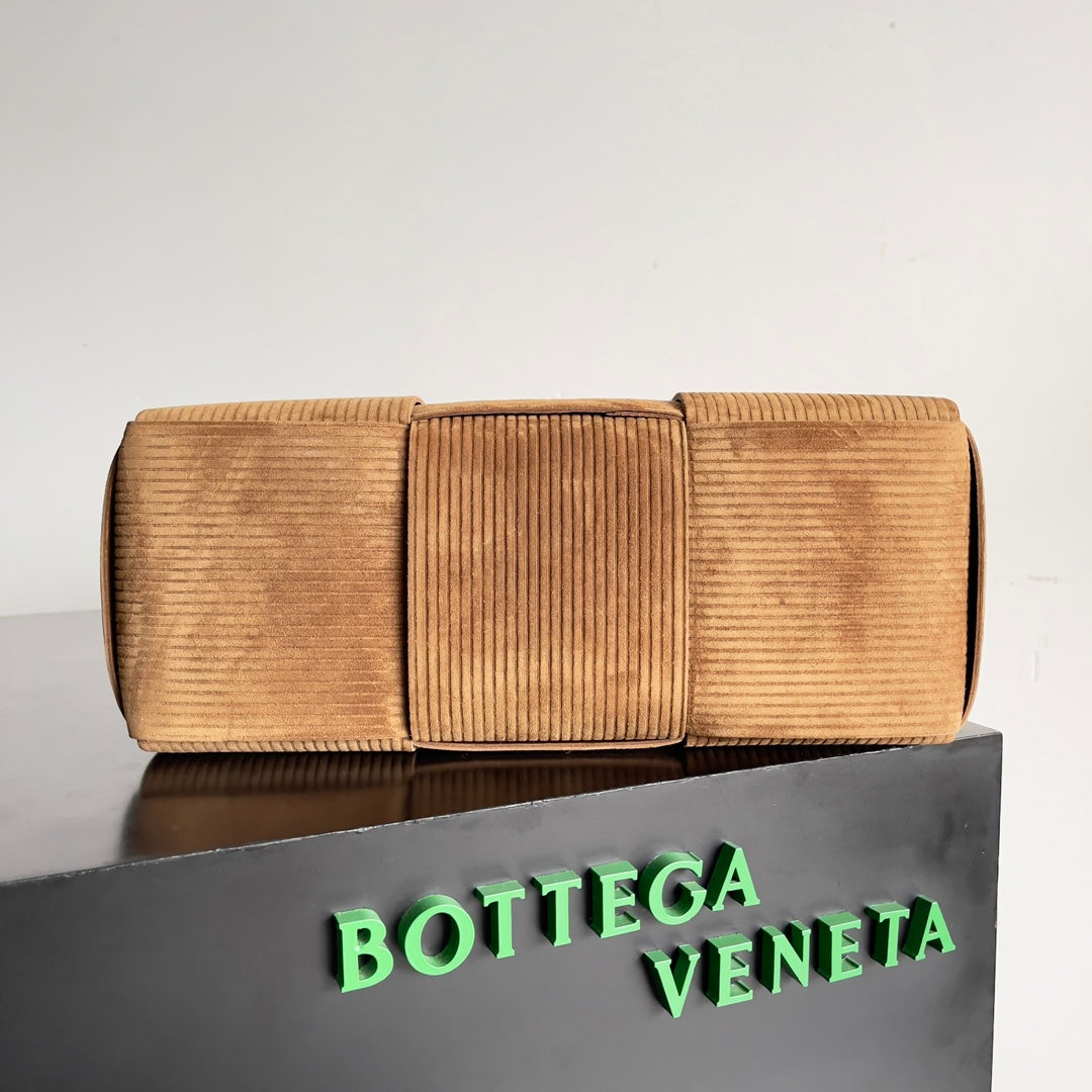 Stylish Bottega Veneta Handbag Crafted With Exquisite Woven Texture For Fashion Lovers BV757822