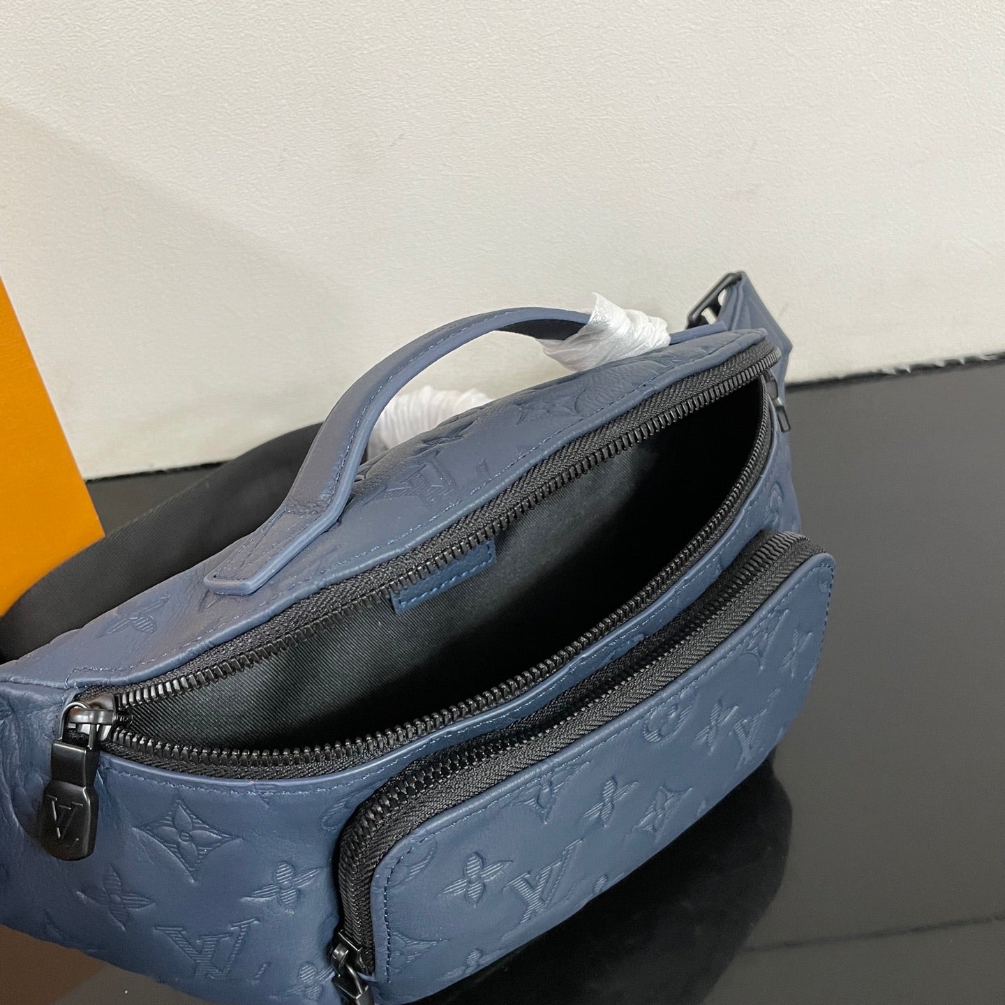High Quality Louis Vuitton Embossed Leather Bumbag Stylish Design Luxury Fashion Bag