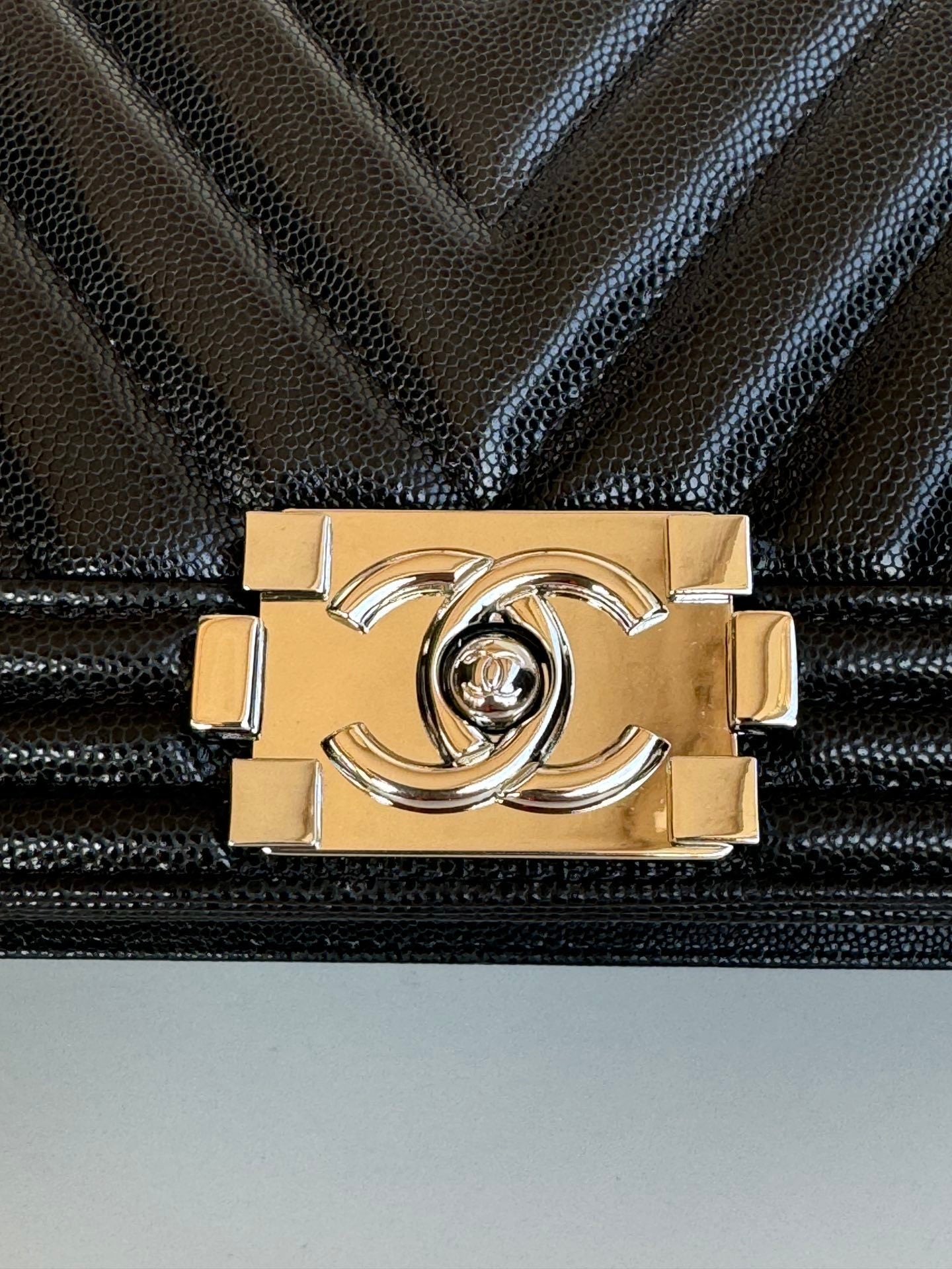 Chanel Black Chevron Quilted Leather Boy Bag With Gunmetal Hardware 67086