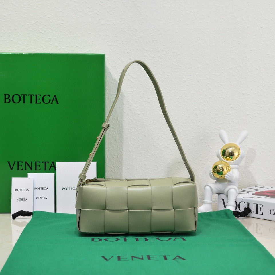 Elegant Bottega Veneta Woven Leather Shoulder Bag For Timeless Fashion Statements Product Code:9305