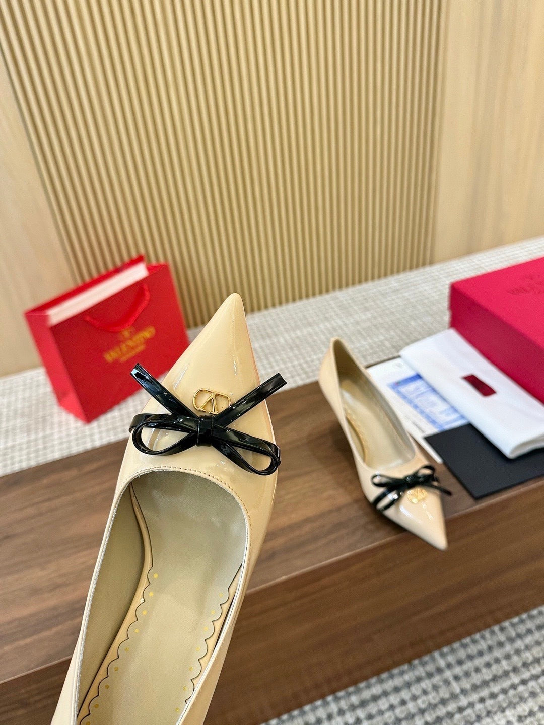 Valentino Women's Pointed Toe Bow High Heels Luxury Patent Leather Pumps