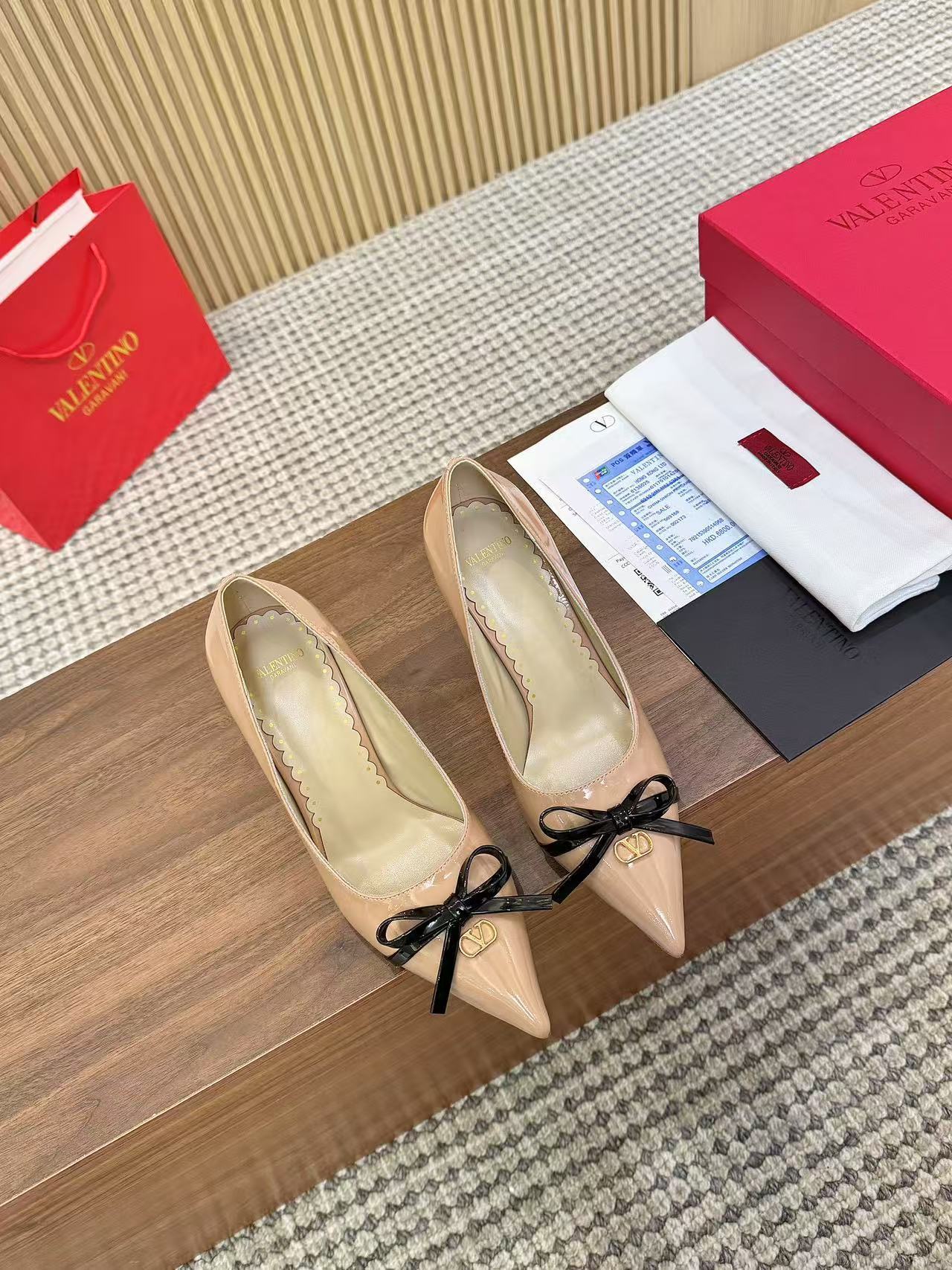 Valentino Women's Pointed Toe Bow High Heels Luxury Patent Leather Pumps
