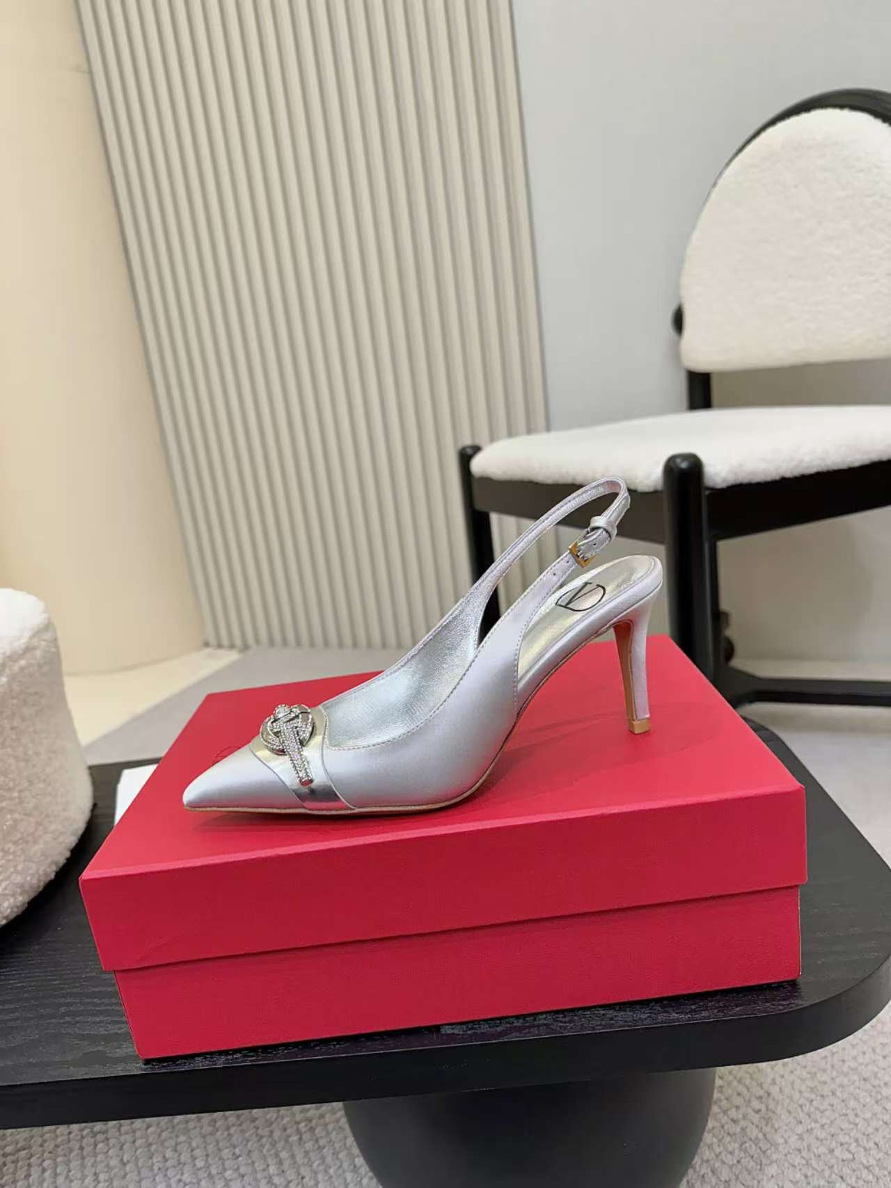 Valentino Women's Pointed Toe Bow High Heels Luxury Patent Leather Pumps