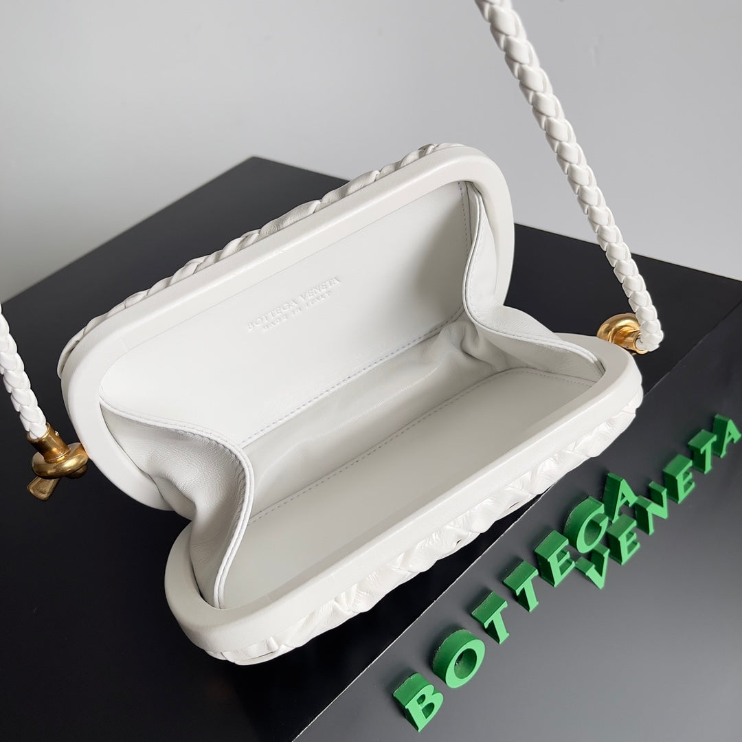 Bottega Veneta White Woven Leather Shoulder Bag With Braided Strap And Gold Hardware BV717623