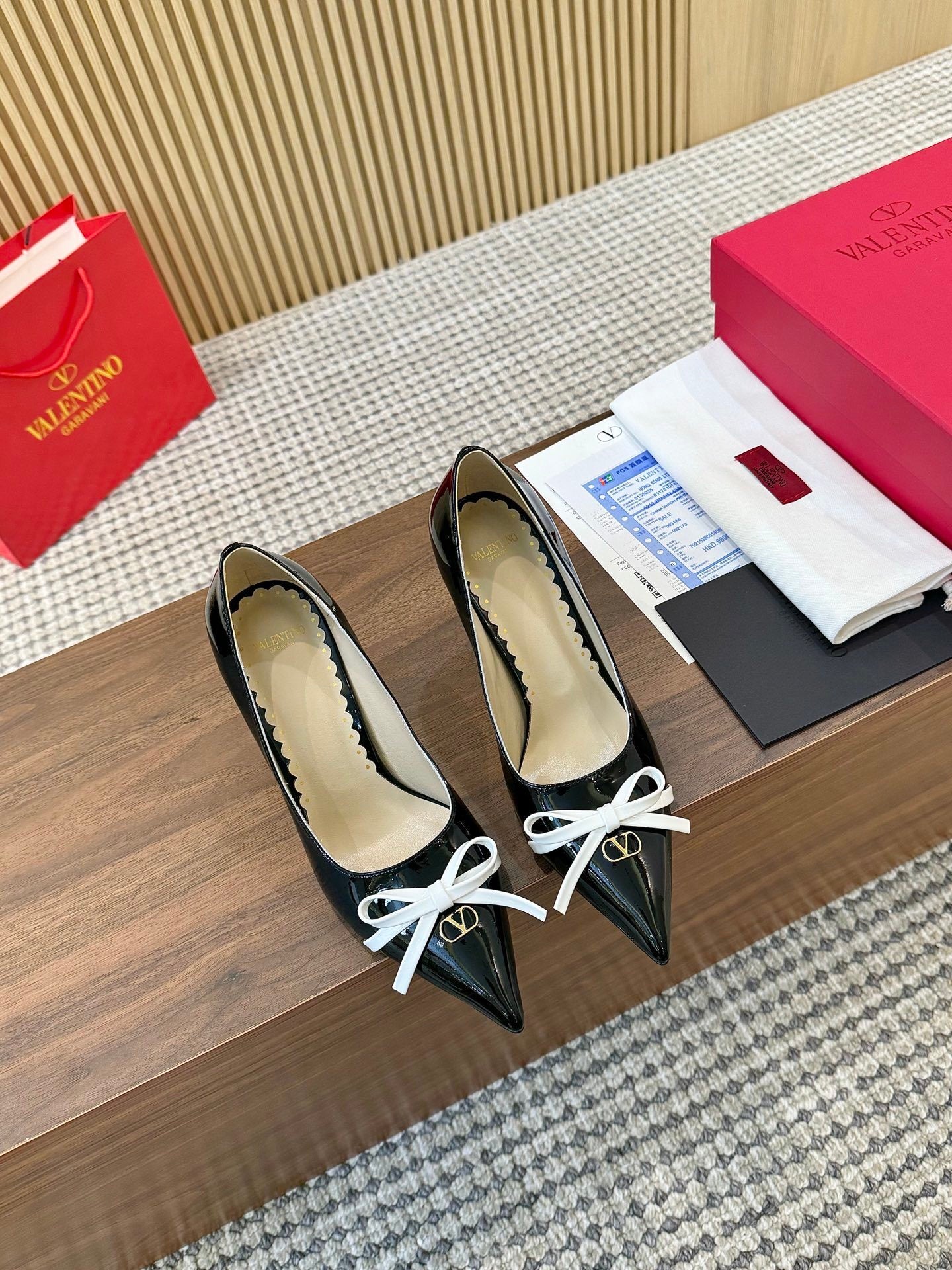 Valentino Women's Pointed Toe Bow High Heels Luxury Patent Leather Pumps