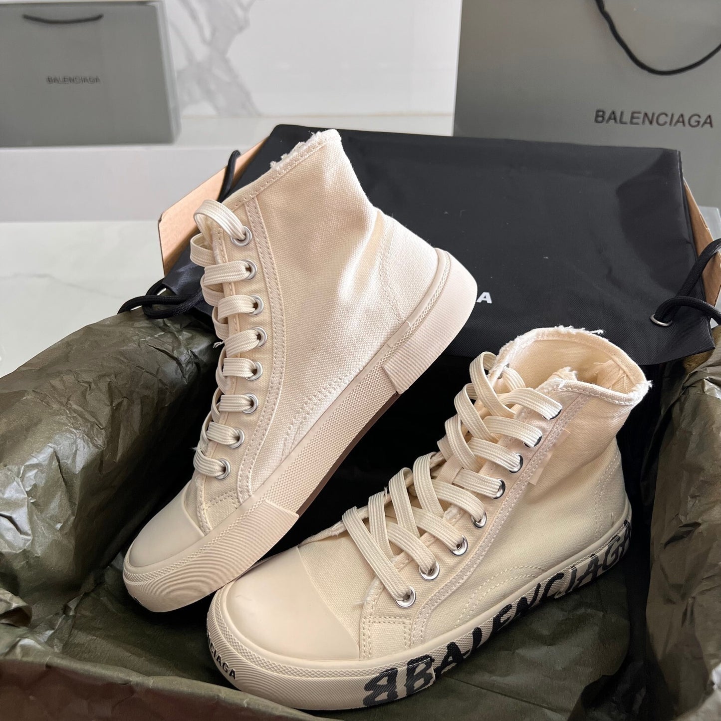 Balenciaga Unisex Beige High-Top Canvas Sneakers with Brand Logo Sole for Elevated Street Luxury
