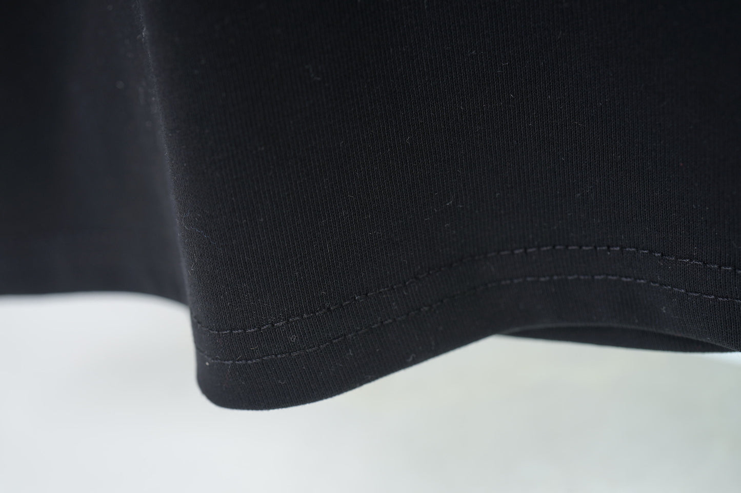 Gucci Cream/Black Tee With Dripping Logo Design For Edgy Fashion Aficionados