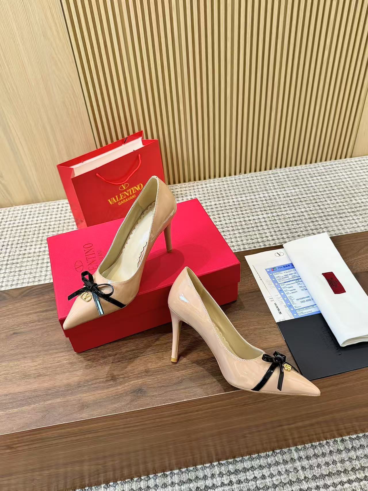 Valentino Women's Pointed Toe Bow High Heels Luxury Patent Leather Pumps