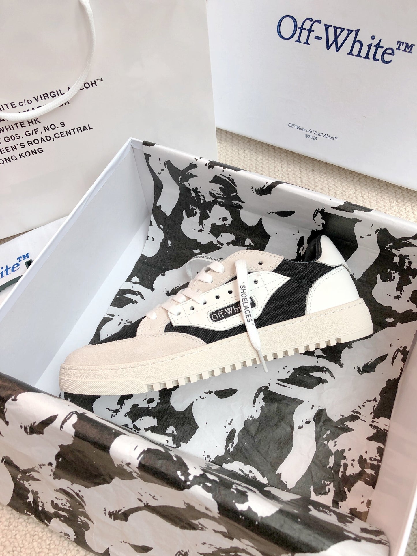 Off-White Arrow Unisex Casual Sneakers