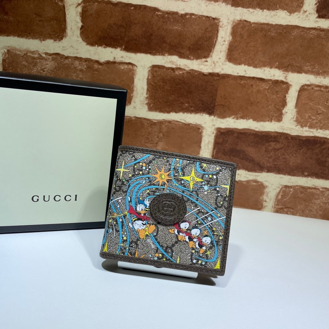 Gucci Wallet With Disney Donald Duck Print And GG Pattern For Fashion Enthusiasts 647937