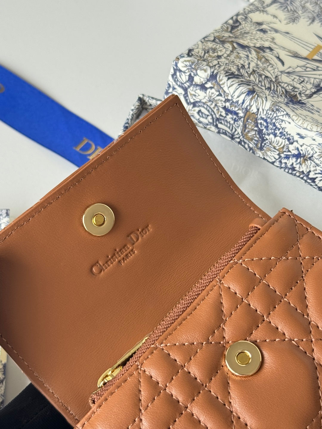 Chic Dior Wallet With Quilted Leather And Gold - Tone Logo Charm S0966ONMJ_M413