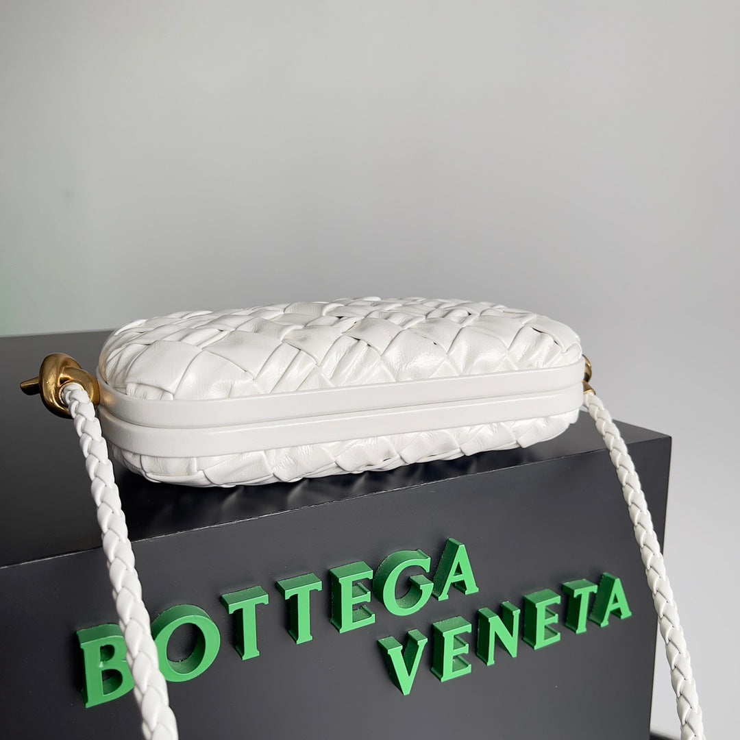 Bottega Veneta White Woven Leather Shoulder Bag With Braided Strap And Gold Hardware BV717623