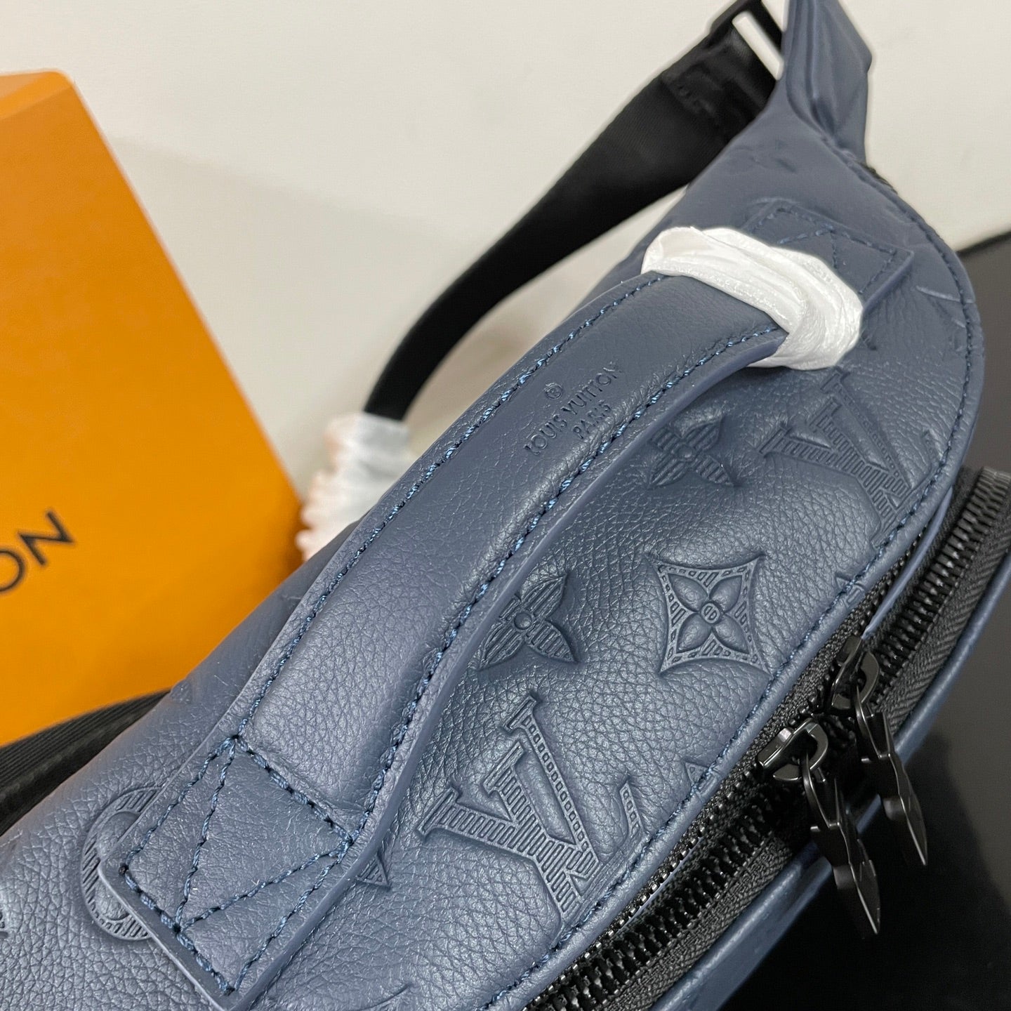 High Quality Louis Vuitton Embossed Leather Bumbag Stylish Design Luxury Fashion Bag
