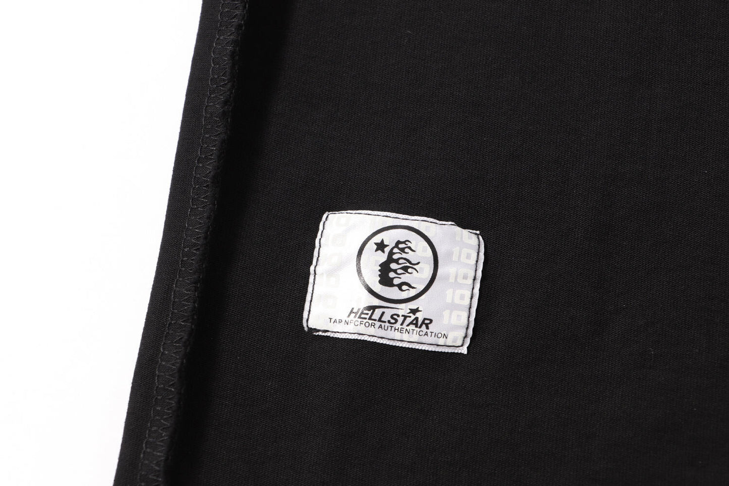 Hellstar Black T - Shirt With Eye Graphic Star And 1995 Print For Streetwear Fans