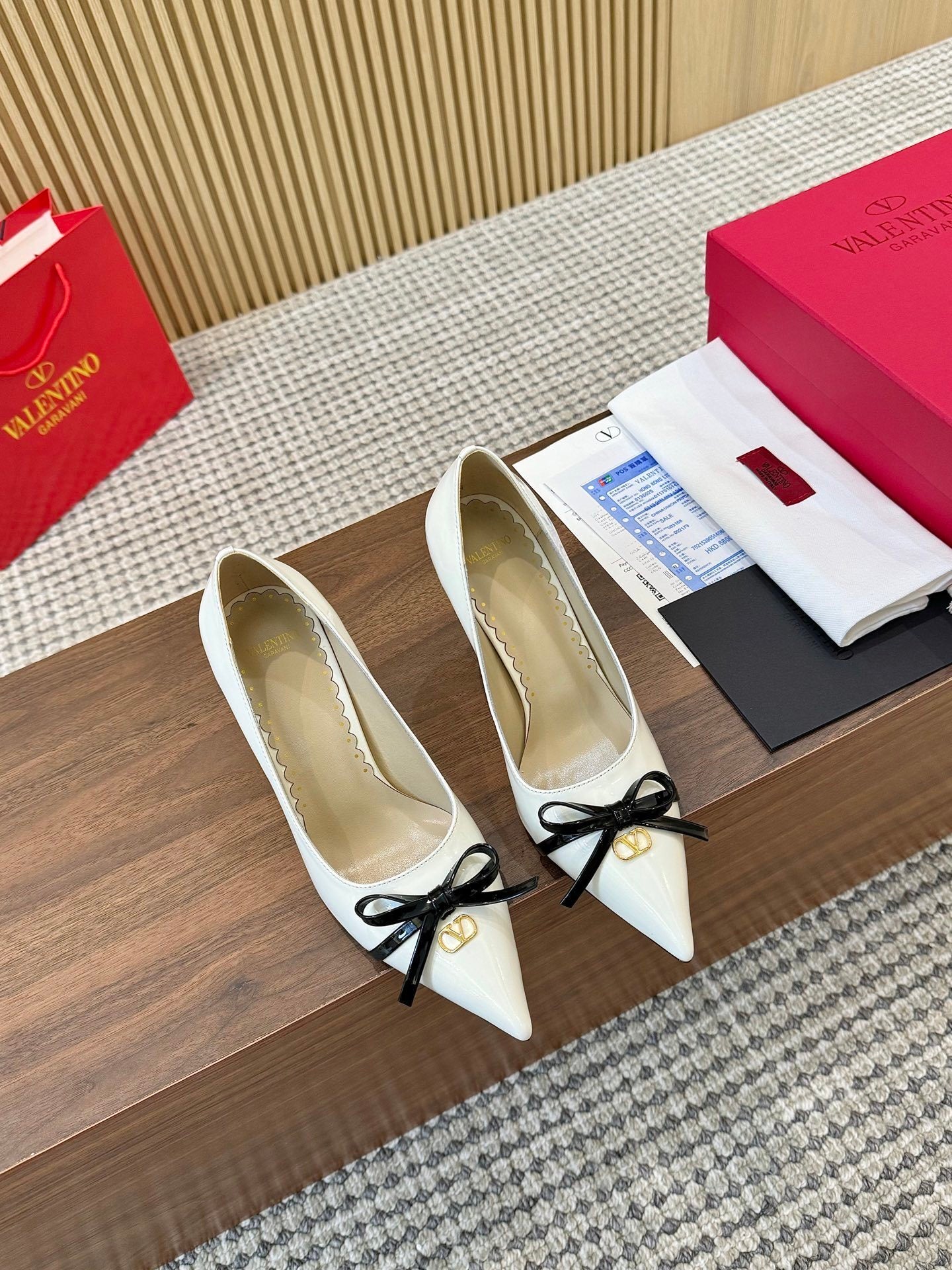 Valentino Women's Pointed Toe Bow High Heels Luxury Patent Leather Pumps