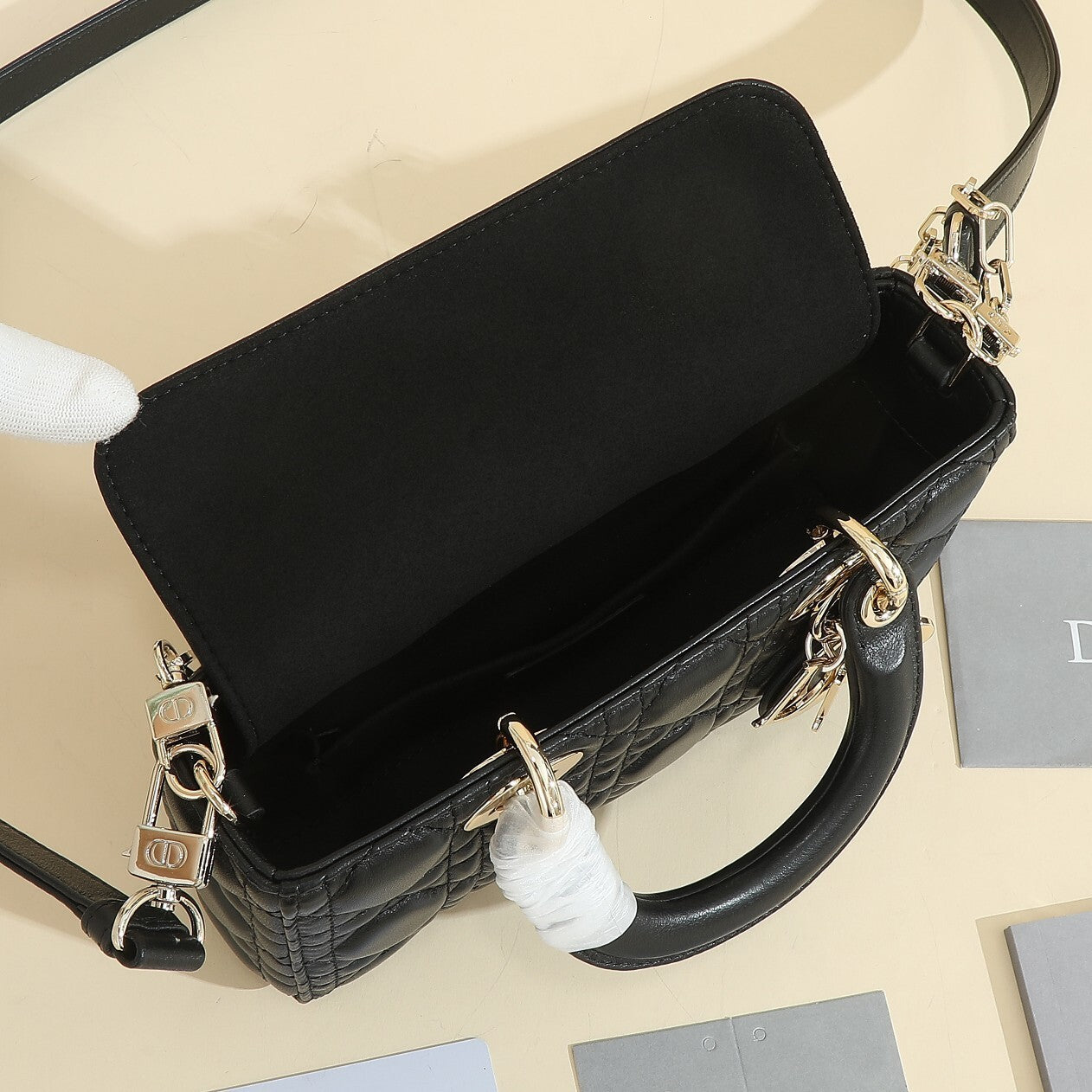 Elegant Black Dior lady d-joy Handbag With Quilted Leather And Gold - Toned Logo Charms M0613O